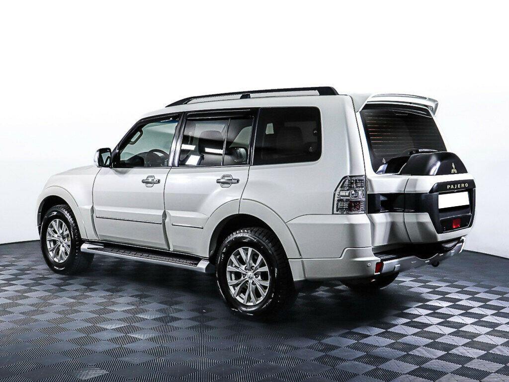 Mitsubishi Pajero 2020, белый