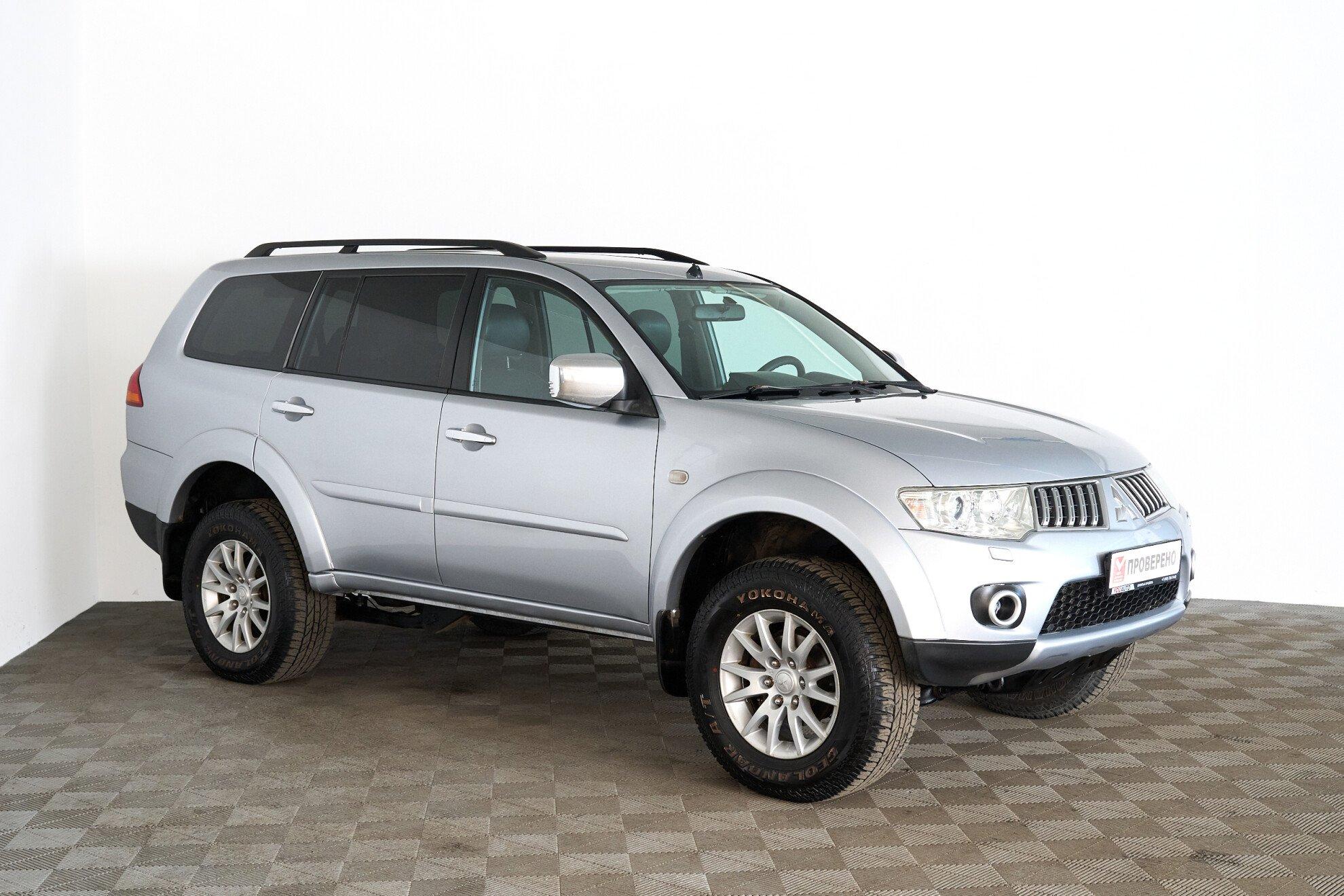 Mitsubishi Pajero Sport 2010, серебряный