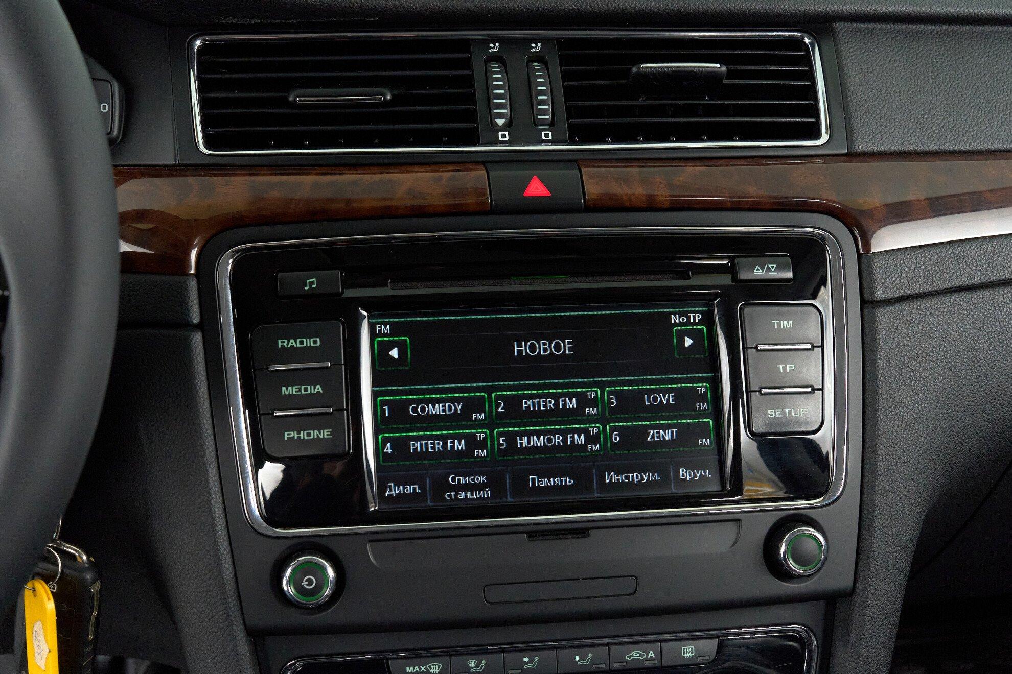 Skoda Superb 2014, черный