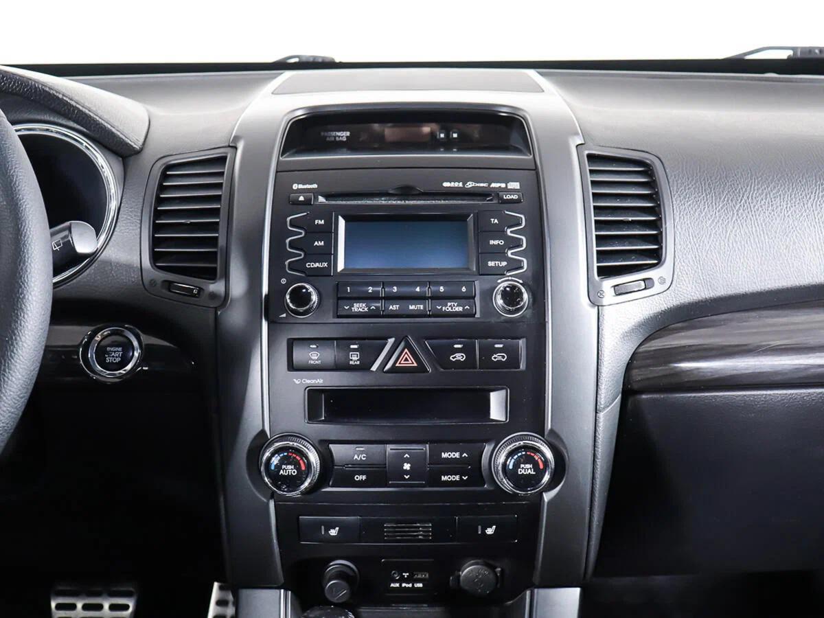 Kia Sorento 2011, красный