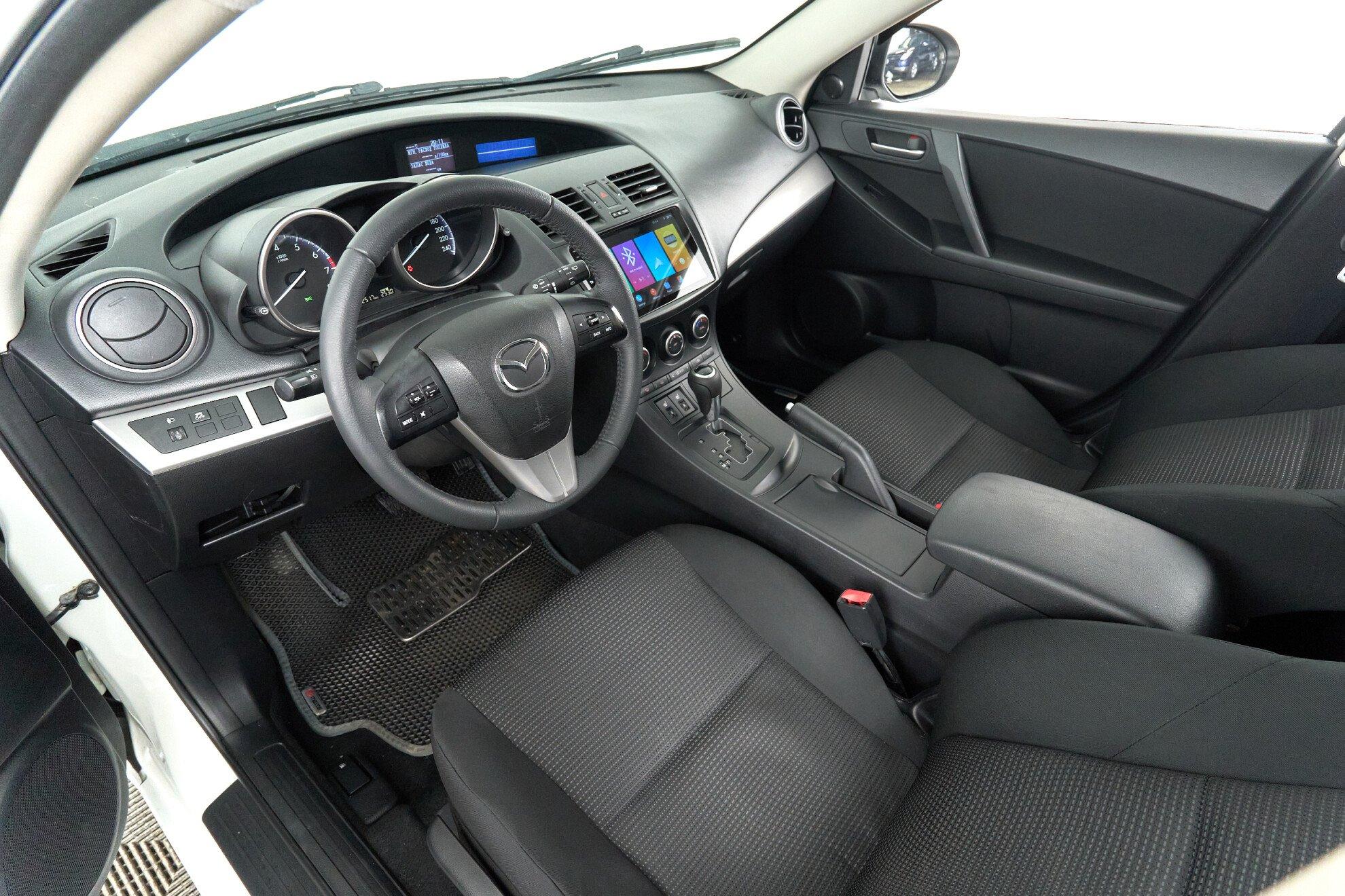 Mazda 3 2012, белый