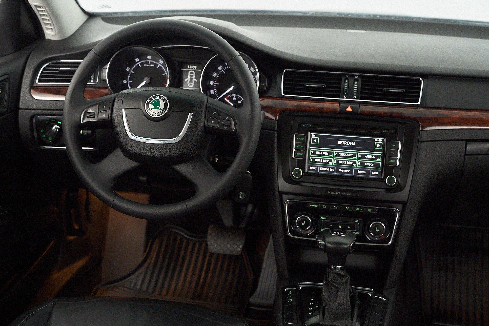 Skoda Superb 2011, коричневый