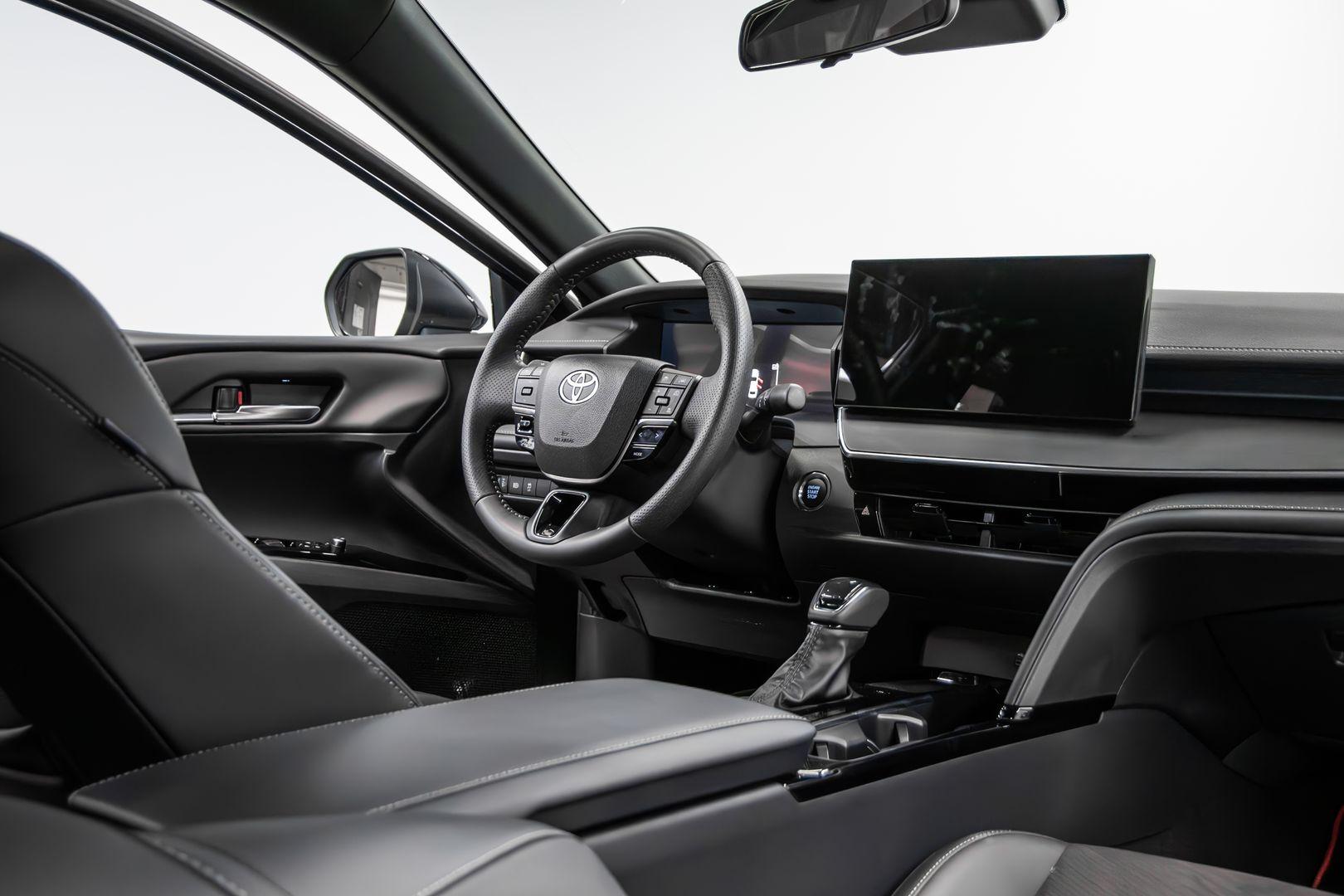 Toyota Camry 2024, черный