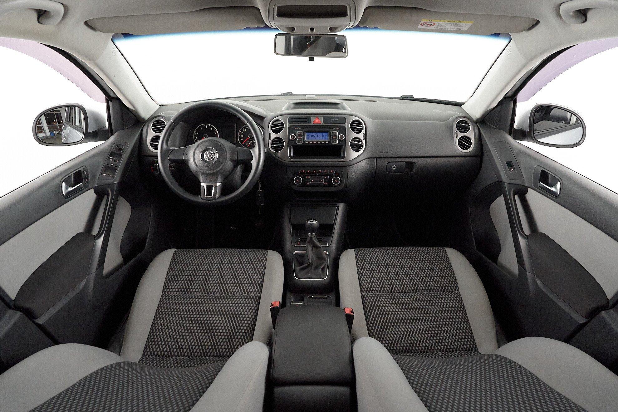 Volkswagen Tiguan 2011, серебряный