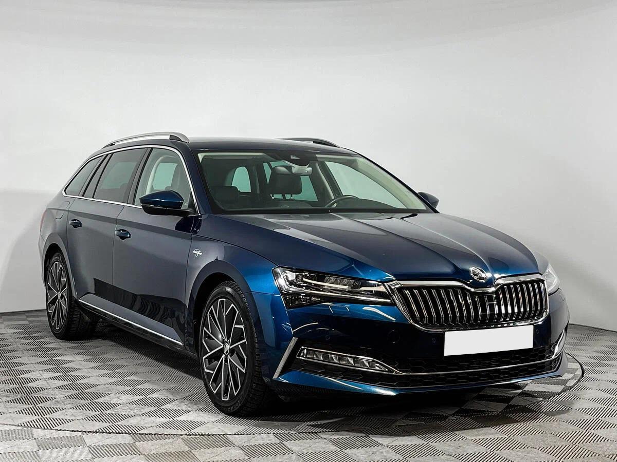 Skoda Superb 2021, синий