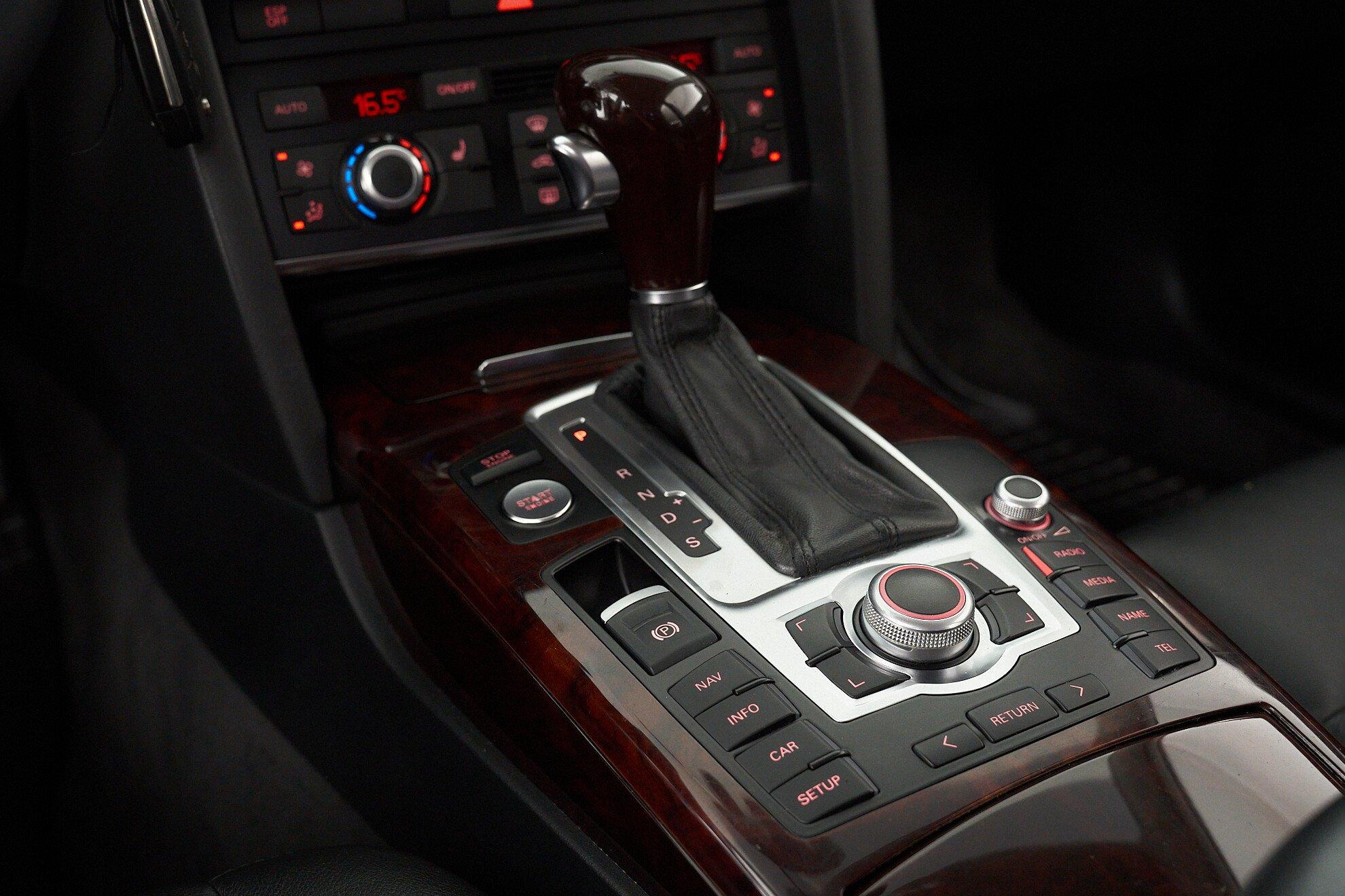 Audi A6 2010, черный