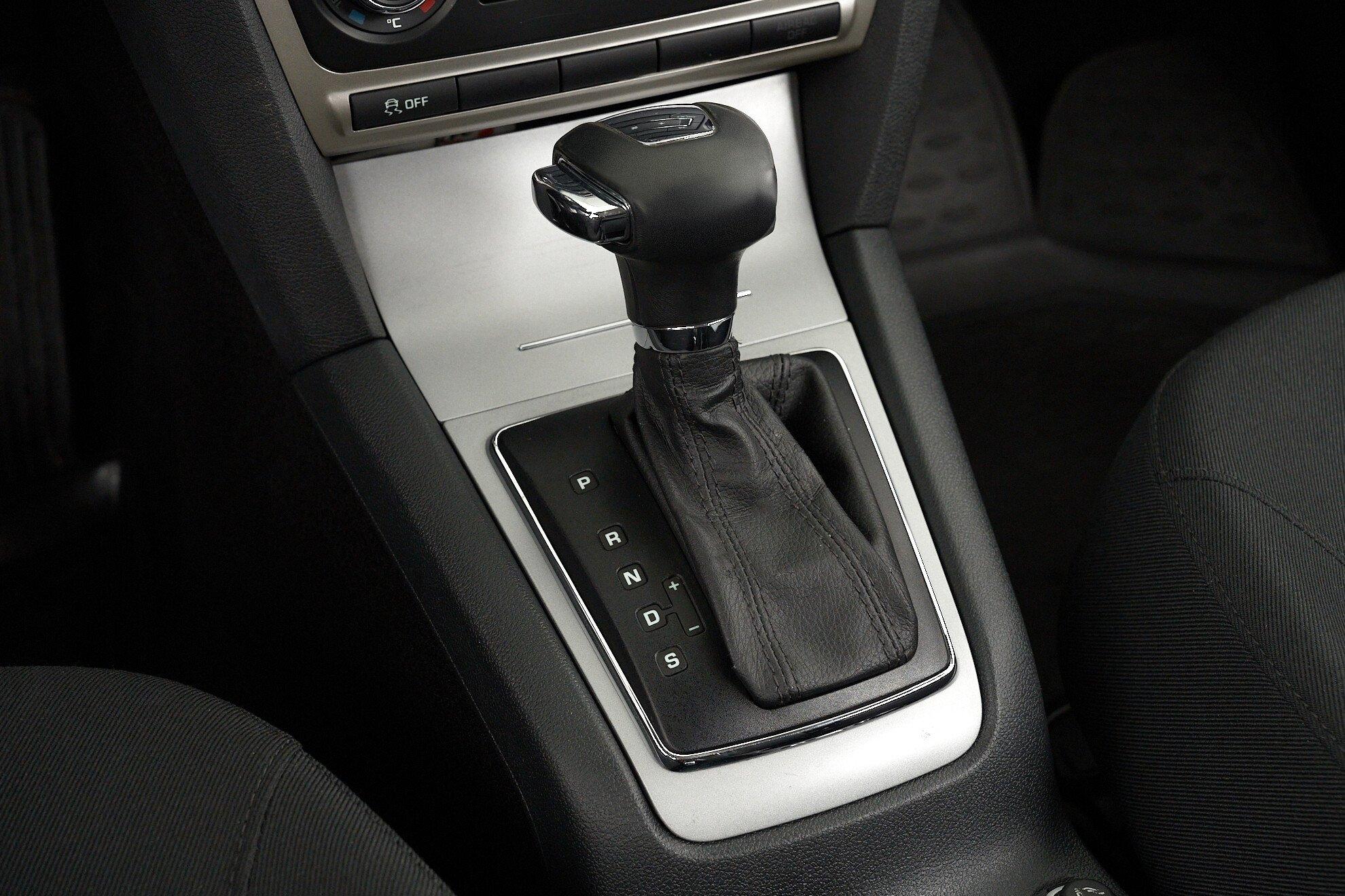 Skoda Octavia 2013, белый