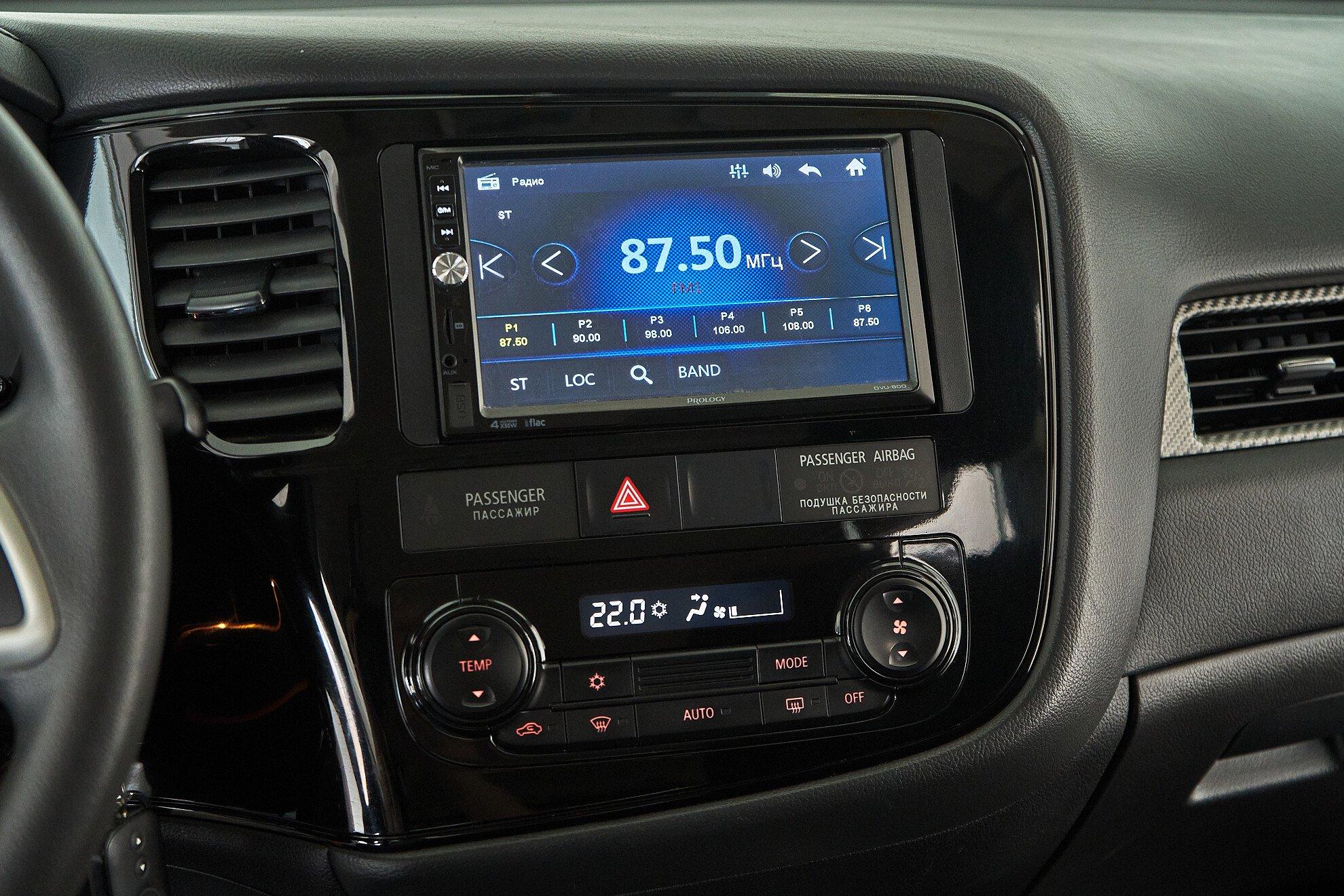Mitsubishi Outlander 2017, белый