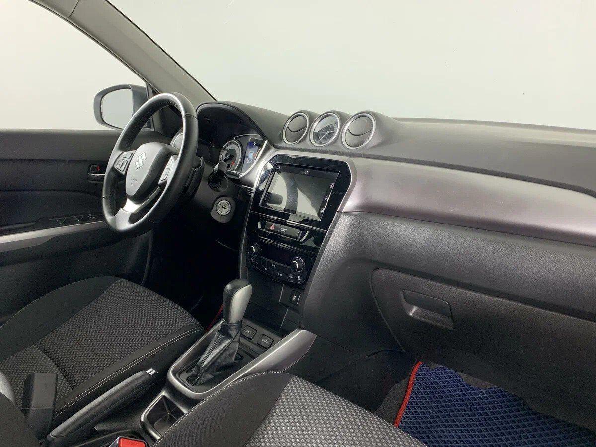 Suzuki Vitara 2019, белый