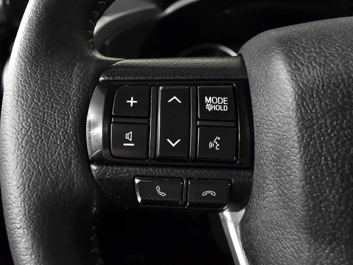 Toyota Hilux 2020, белый