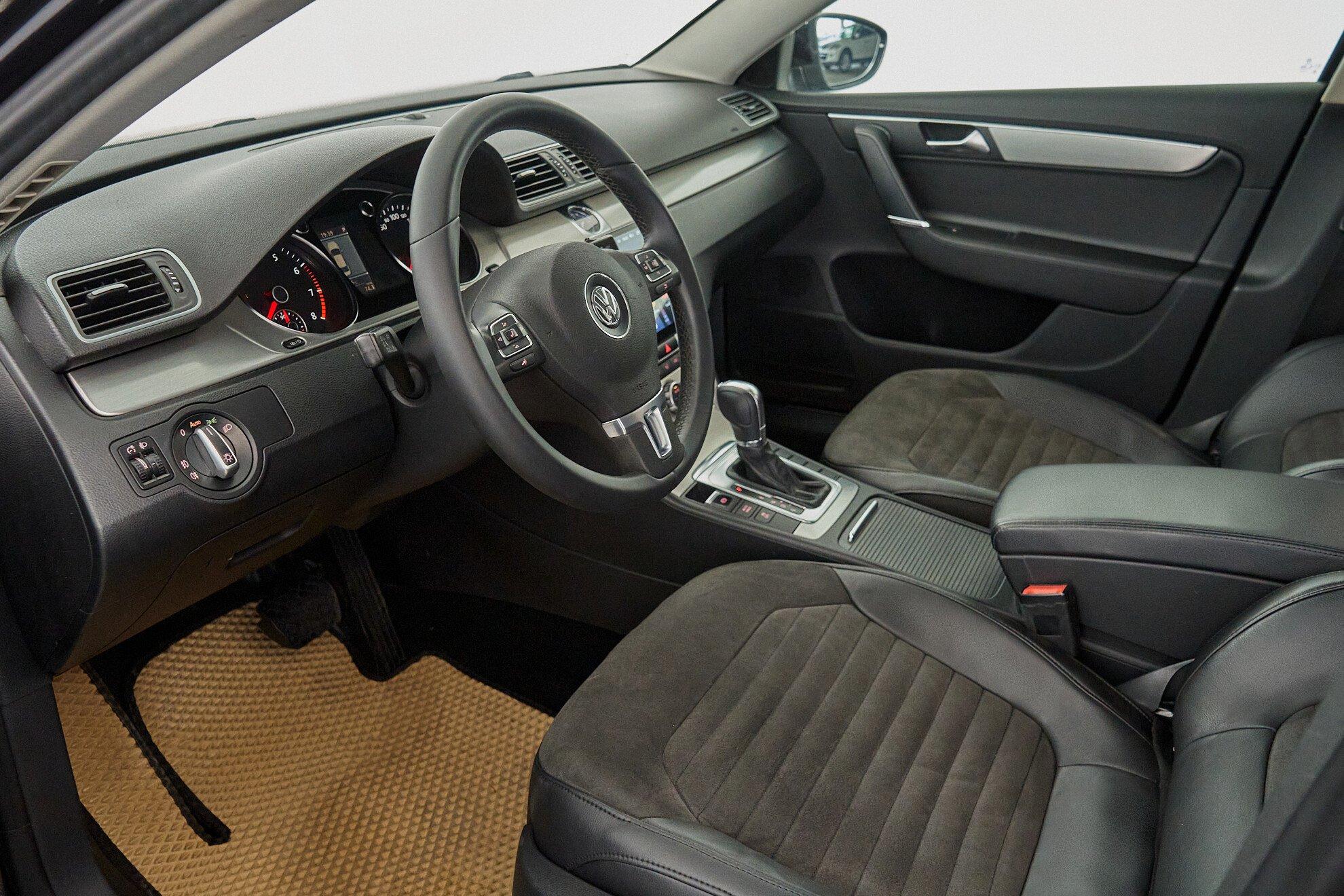 Volkswagen Passat 2013, черный