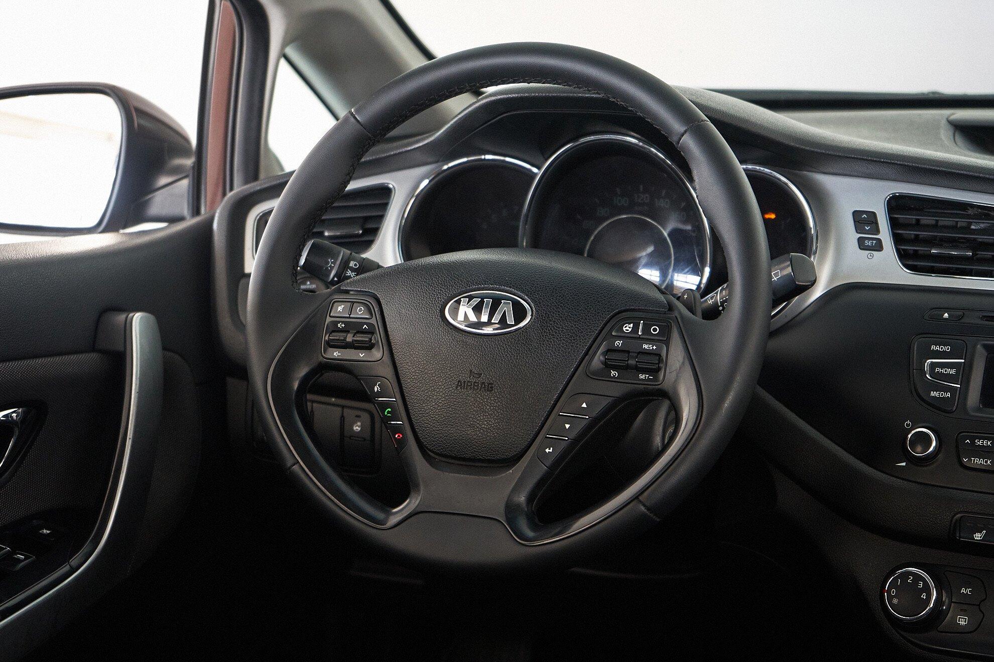 Kia Ceed 2013, коричневый