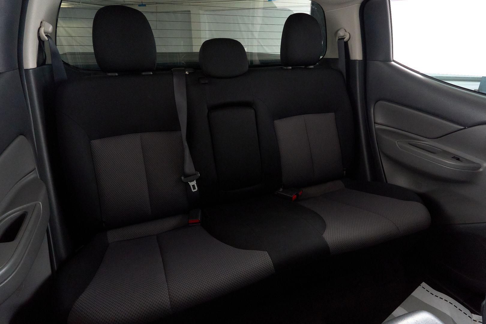Mitsubishi L200 2017, серый