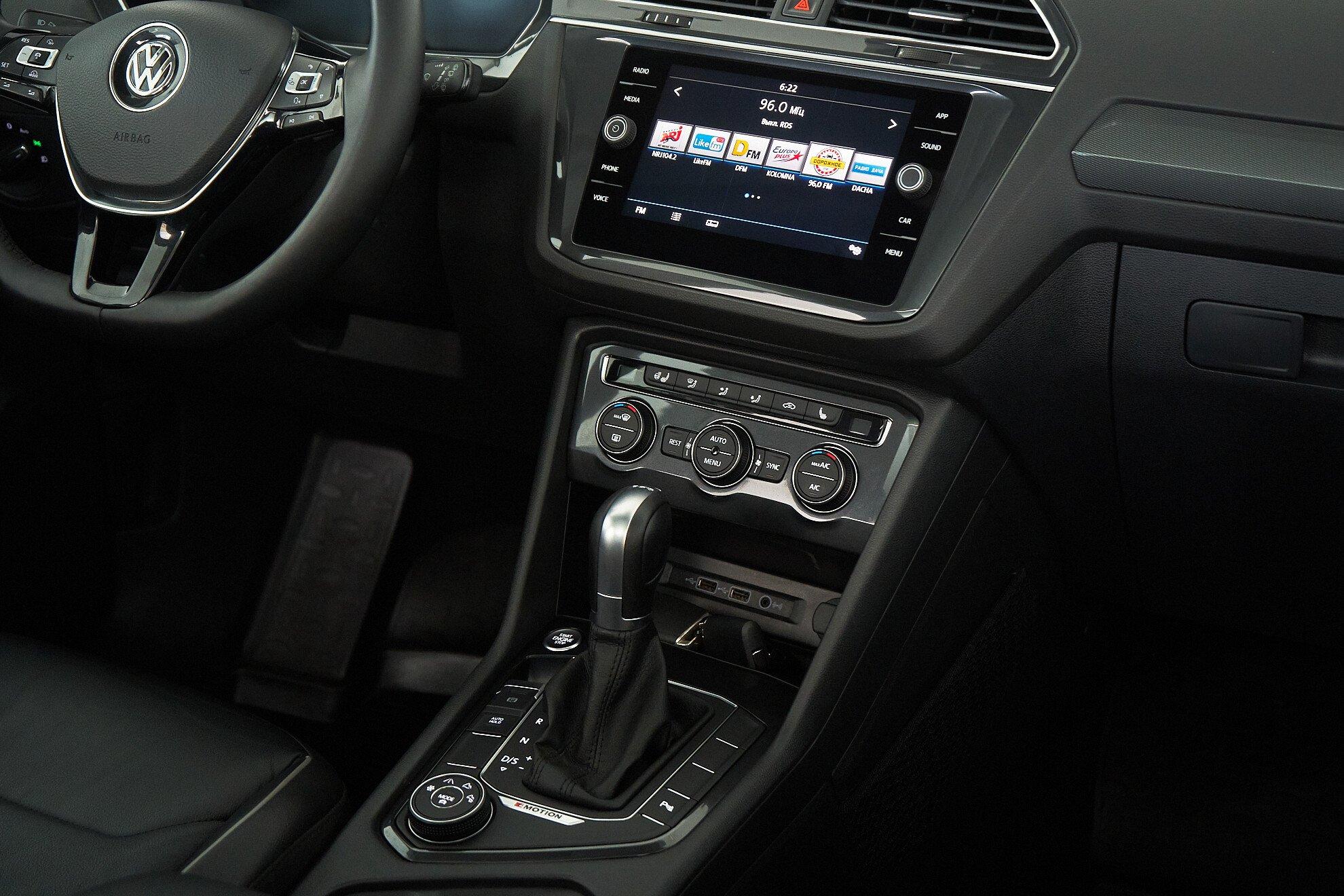 Volkswagen Tiguan 2018, белый
