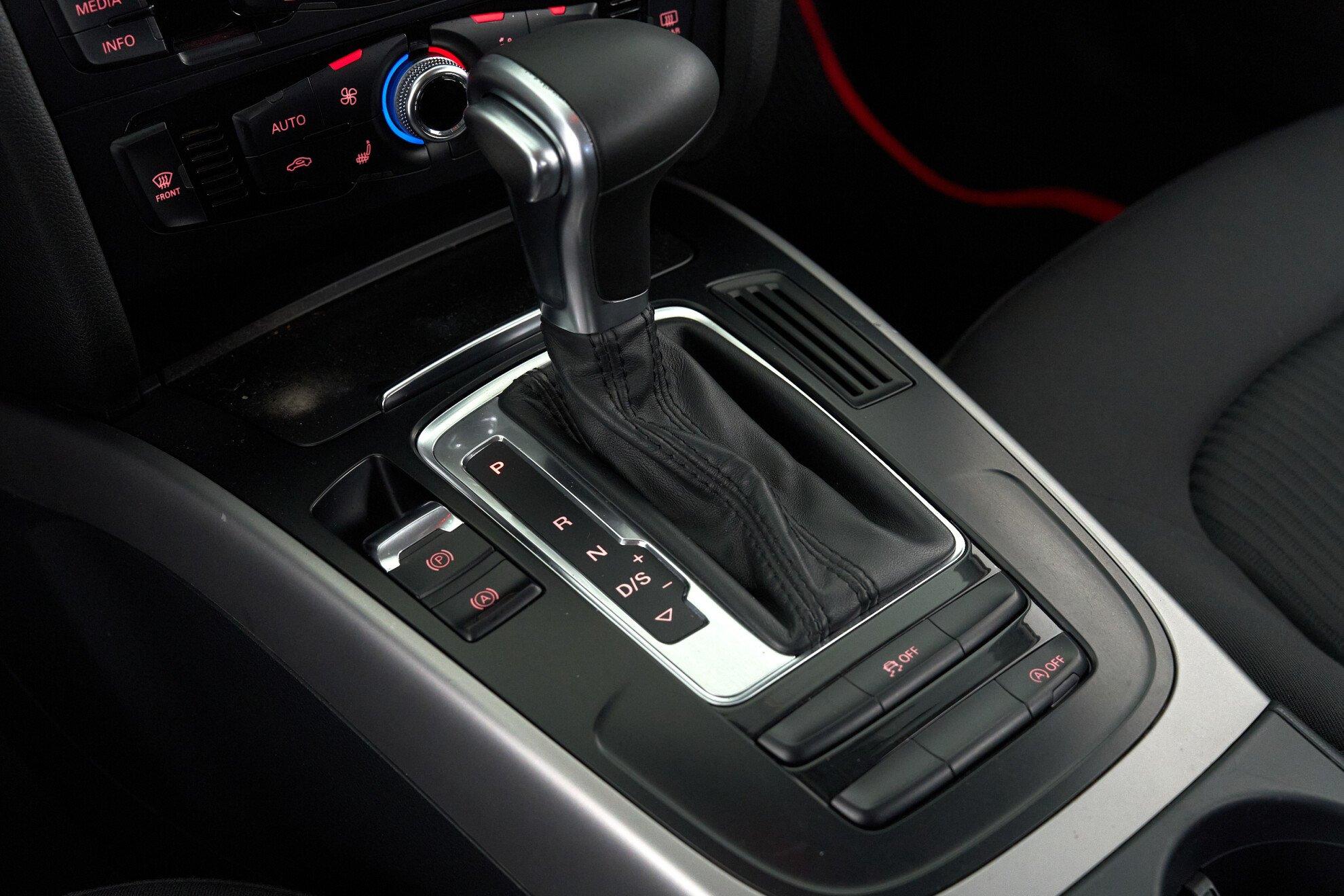 Audi A4 2013, белый
