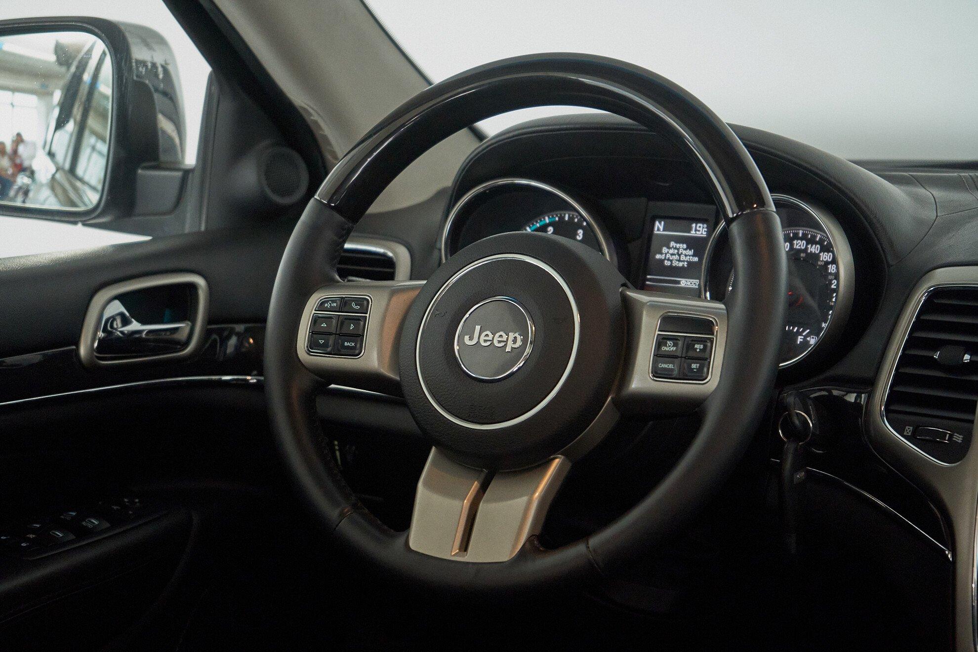 Jeep Grand Cherokee 2011, черный