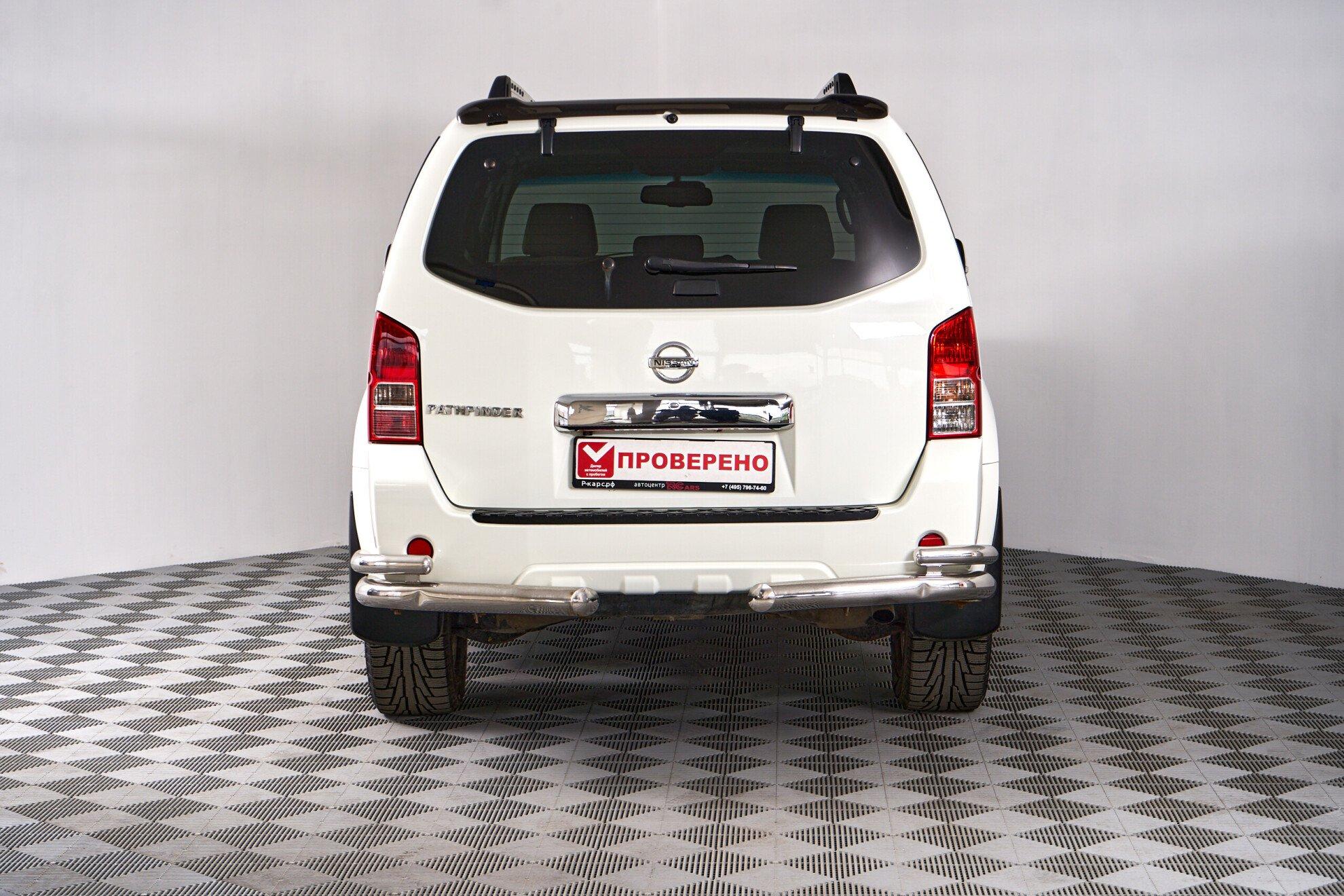 Nissan Pathfinder 2012, белый
