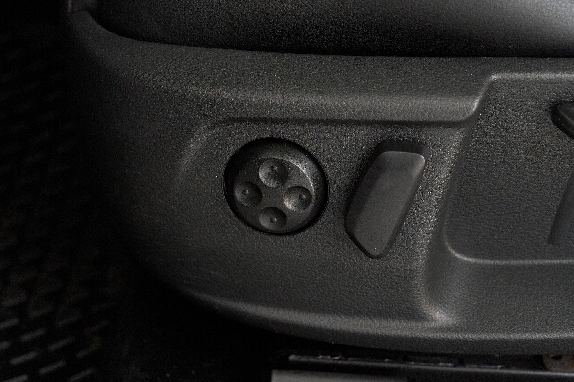 Volkswagen Passat CC 2011, белый