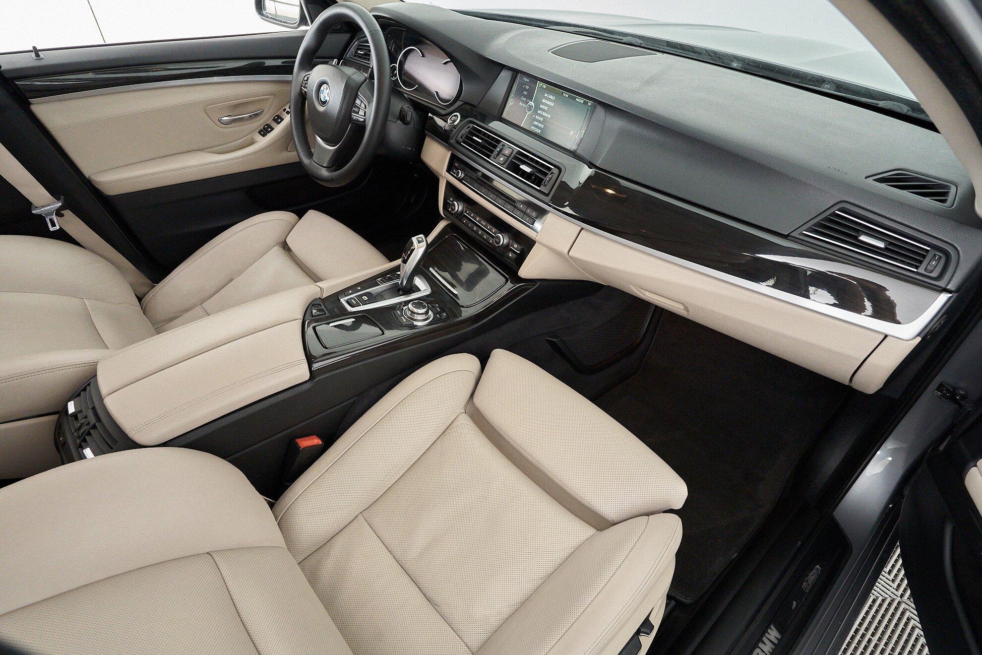 BMW 5 серии 2012, серый