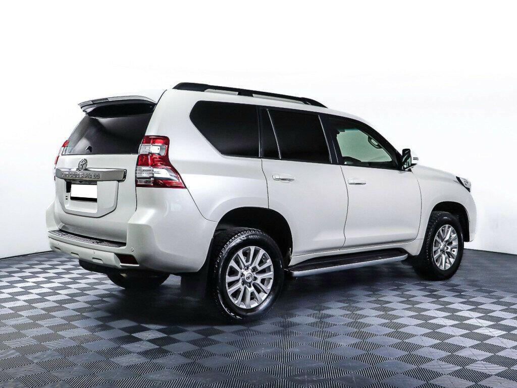 Toyota Land Cruiser Prado 2017, белый