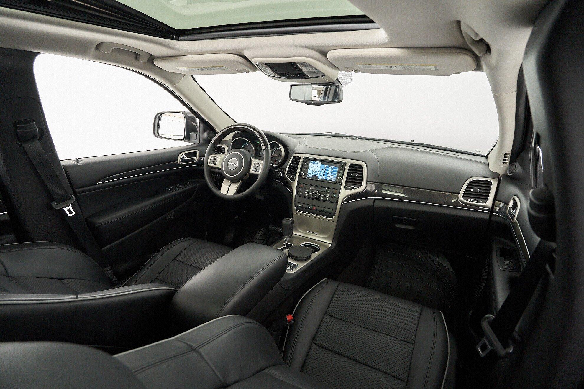 Jeep Grand Cherokee 2011, серый