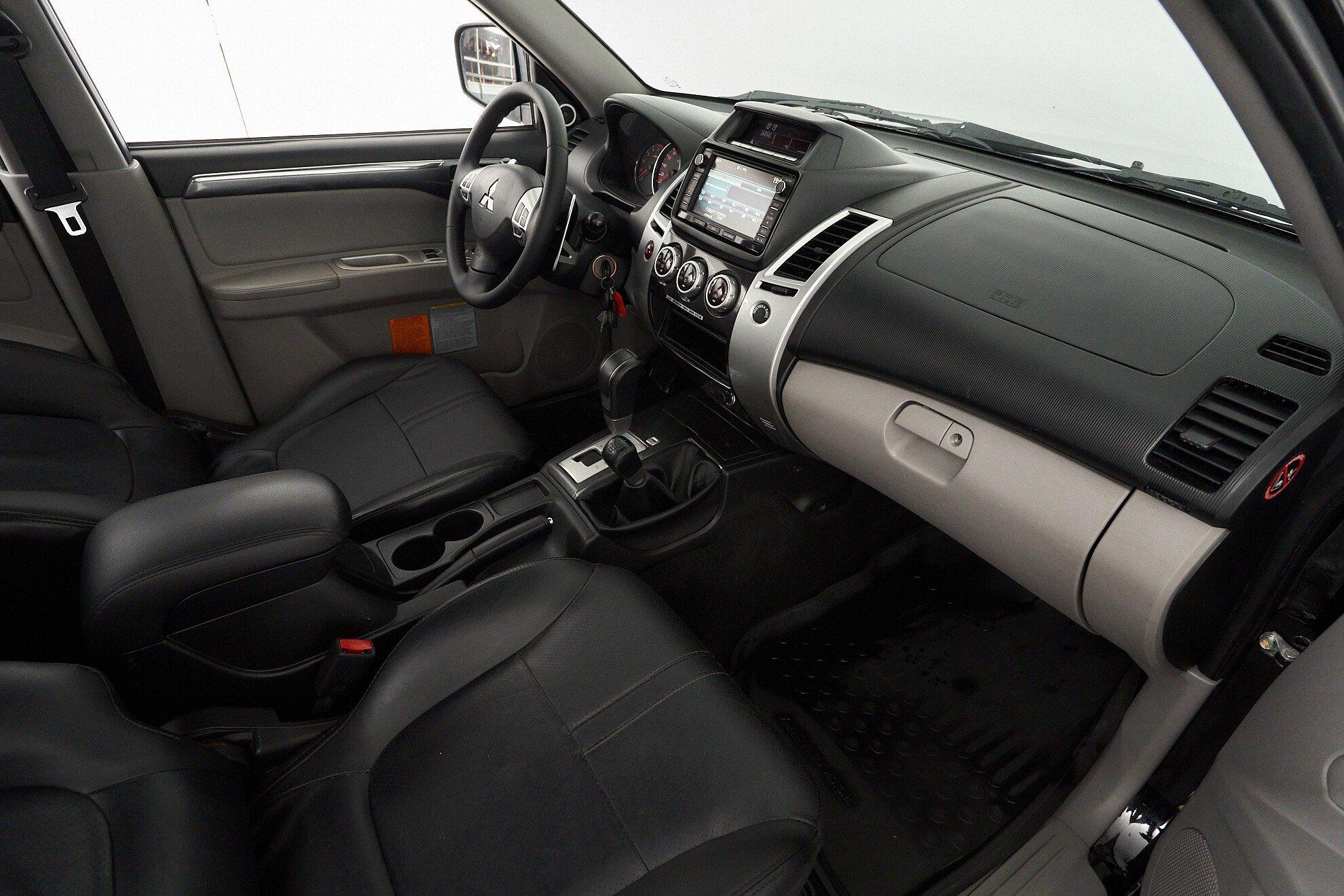 Mitsubishi Pajero Sport 2015, черный