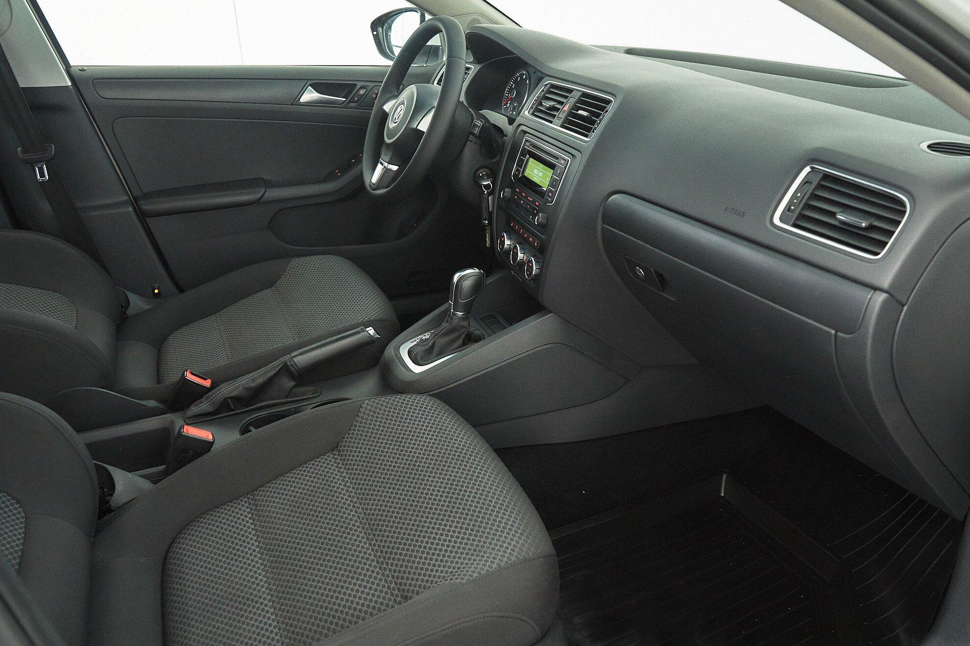 Volkswagen Jetta 2014, белый