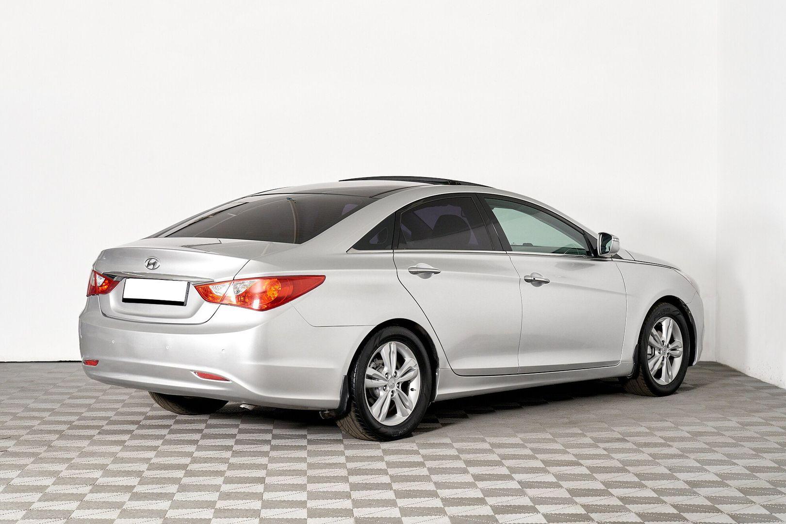 Hyundai Sonata 2011, серебряный