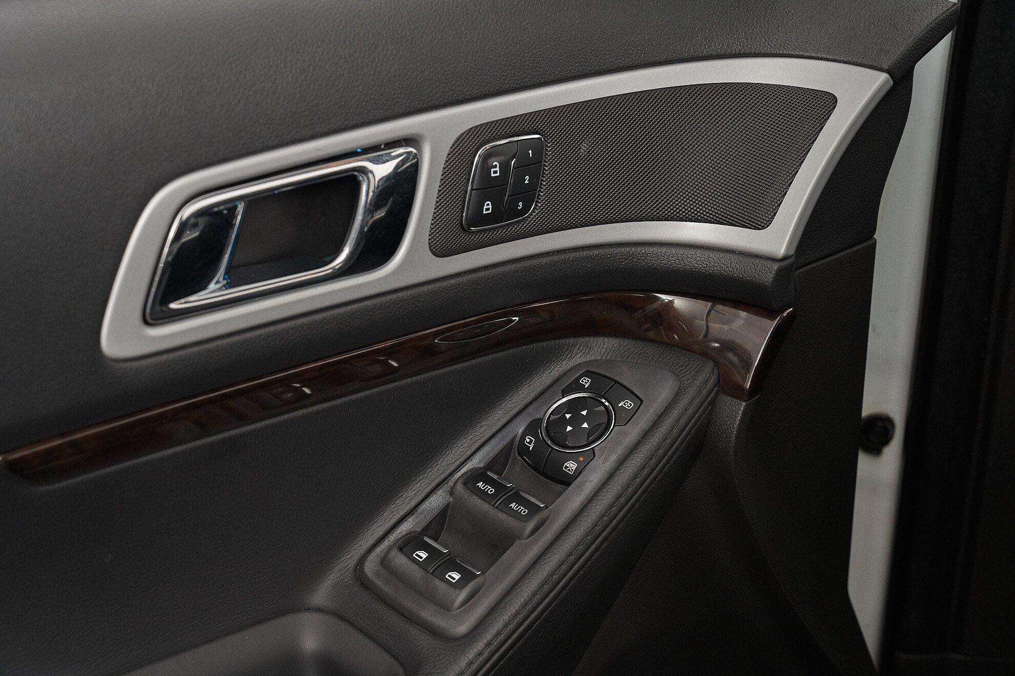 Ford Explorer 2013, белый