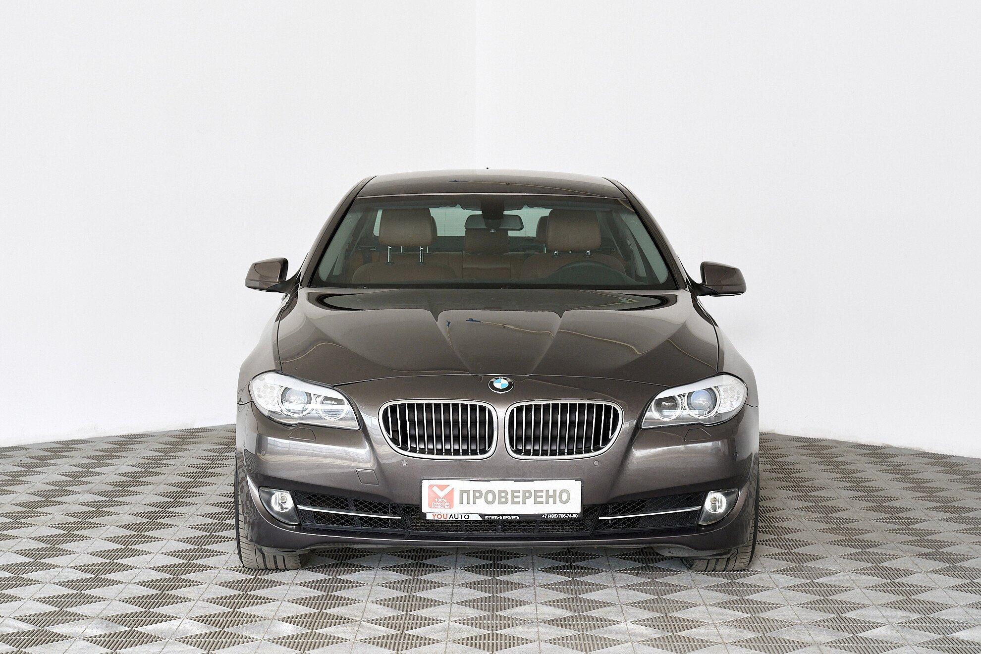 BMW 5 серии 2012, бежевый