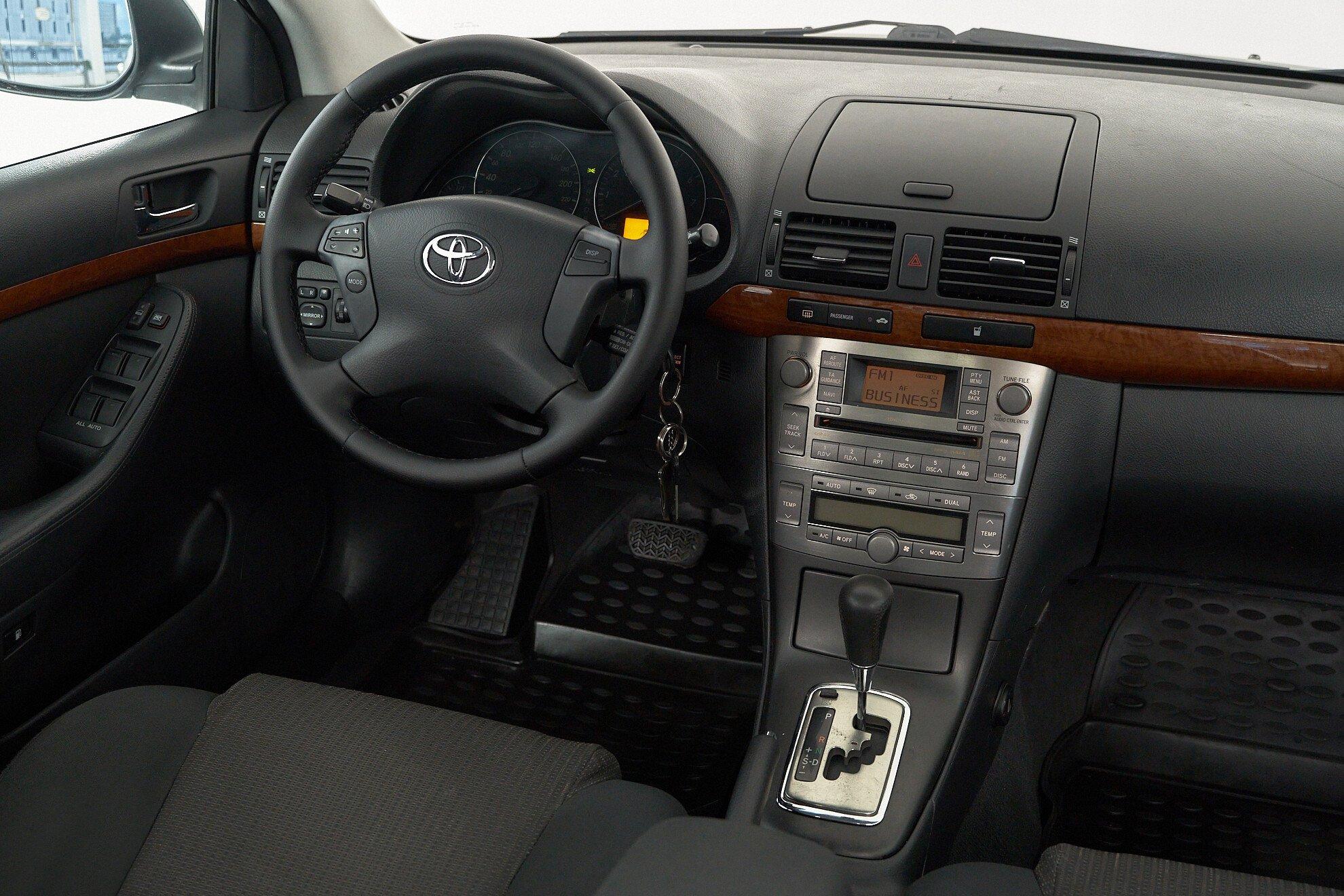Toyota Avensis 2008, серебряный
