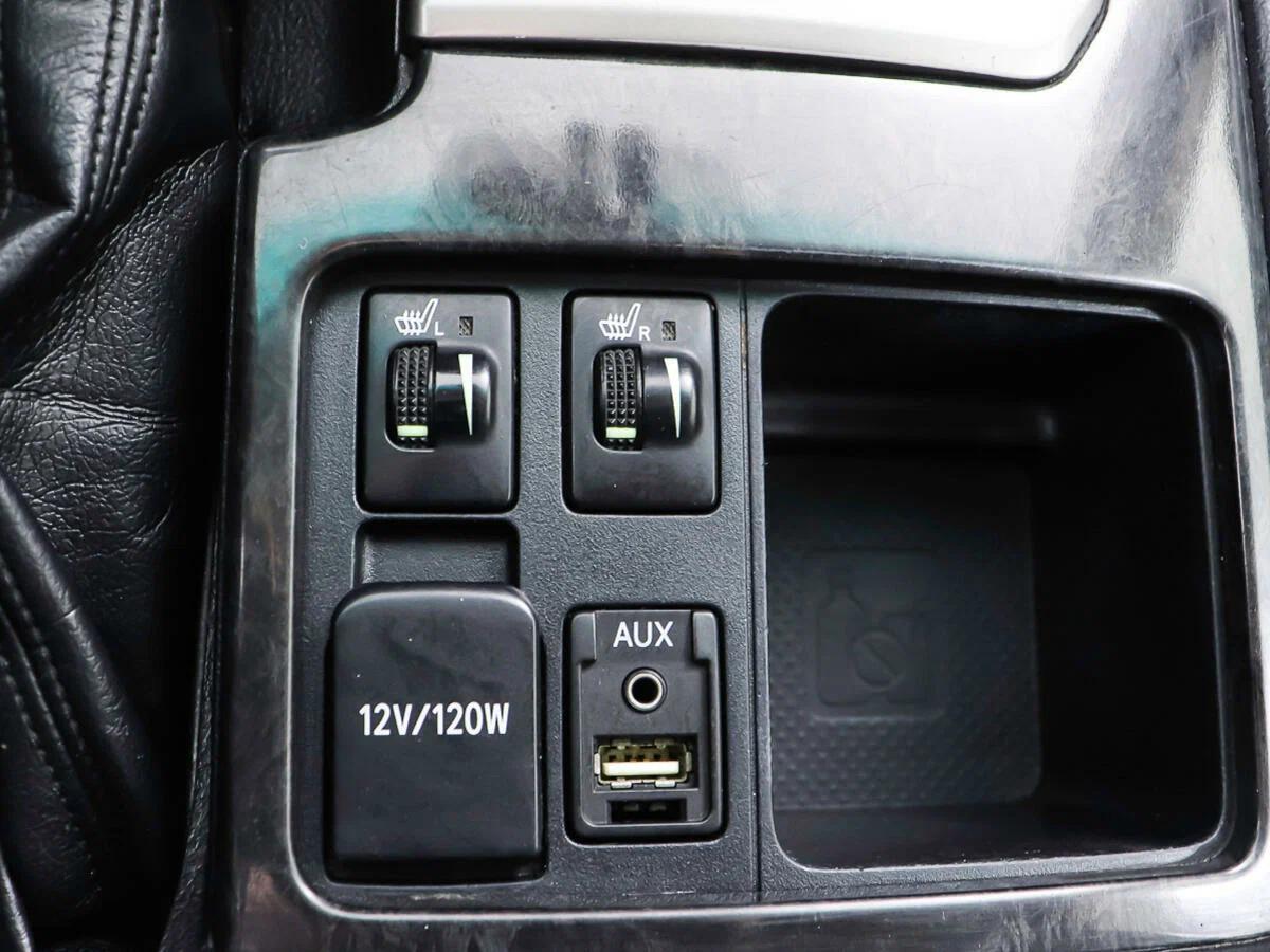 Toyota Land Cruiser Prado 2012, серебряный
