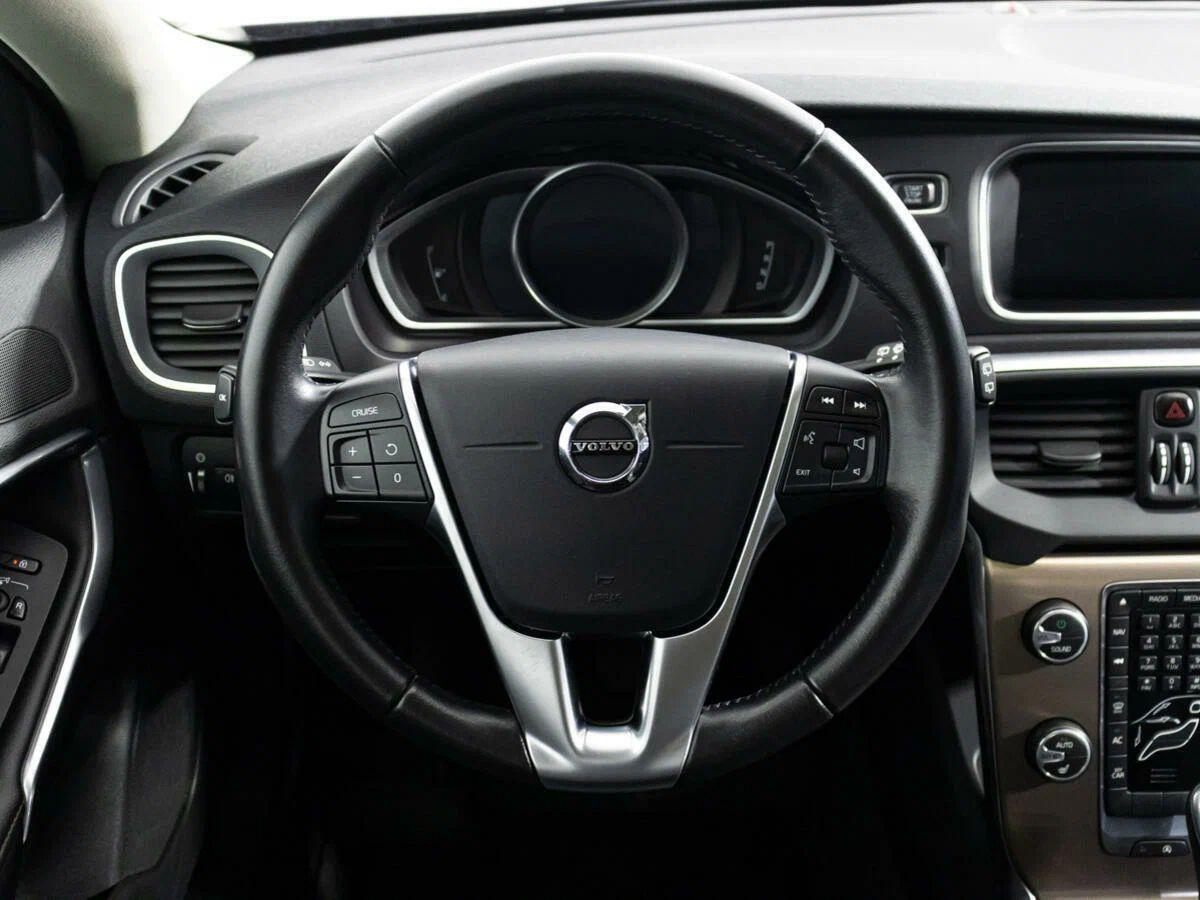 Volvo V40 2019, коричневый