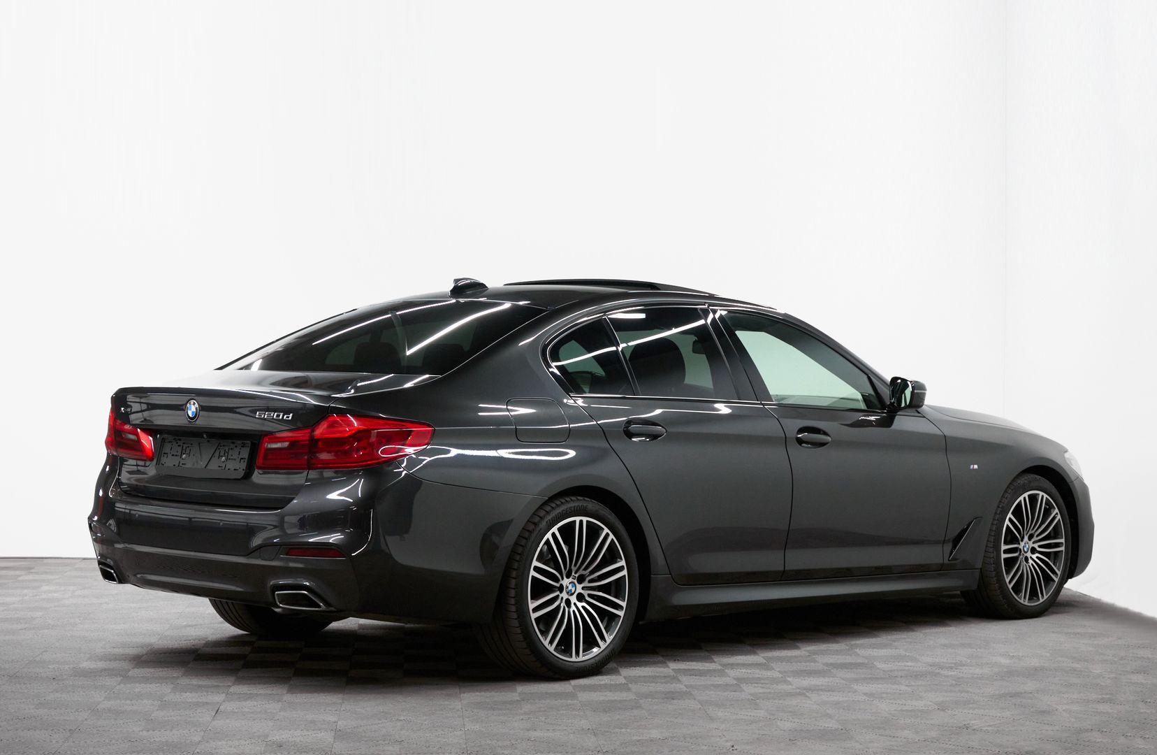 BMW 5 серии 2020, серый