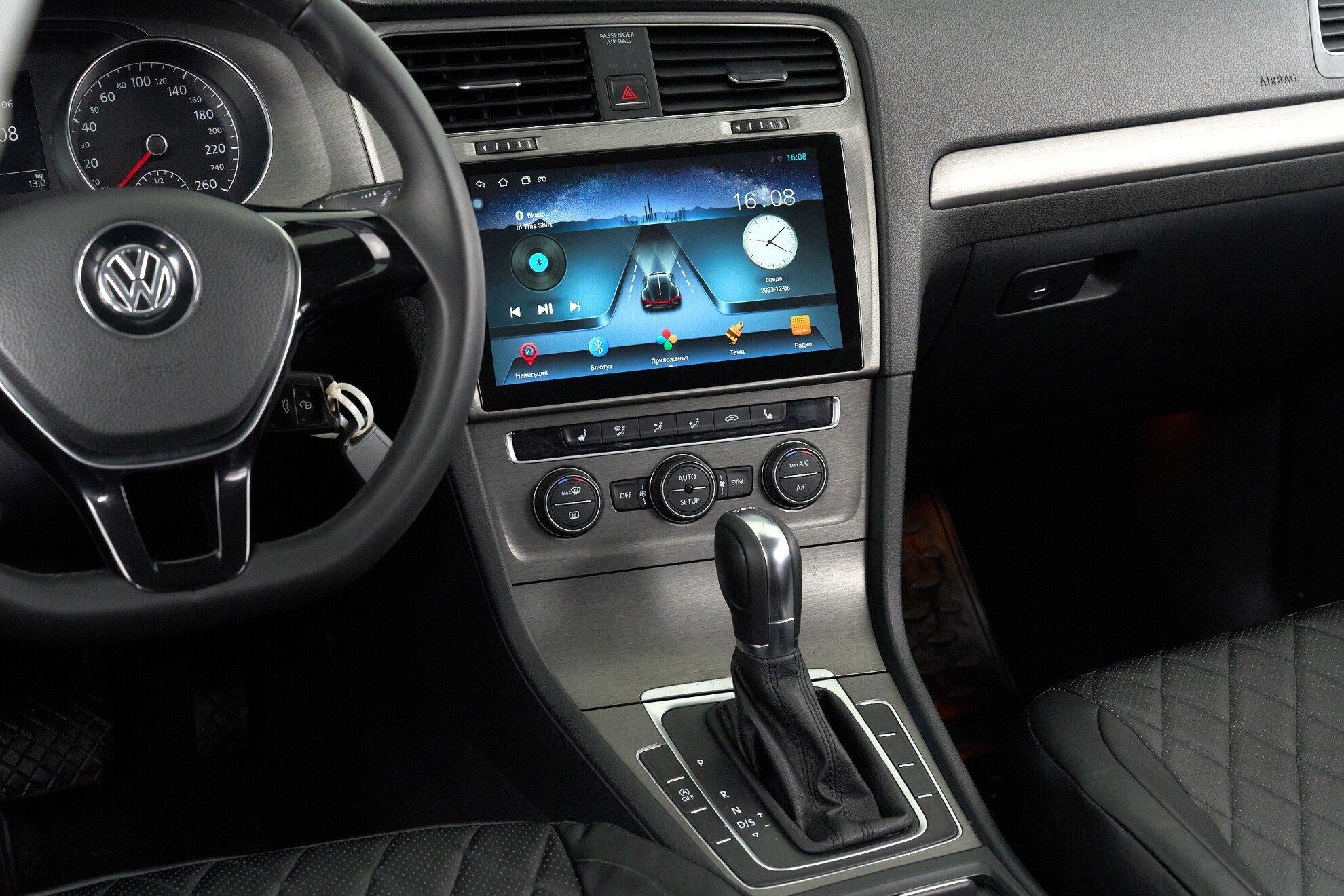 Volkswagen Golf 2013, белый