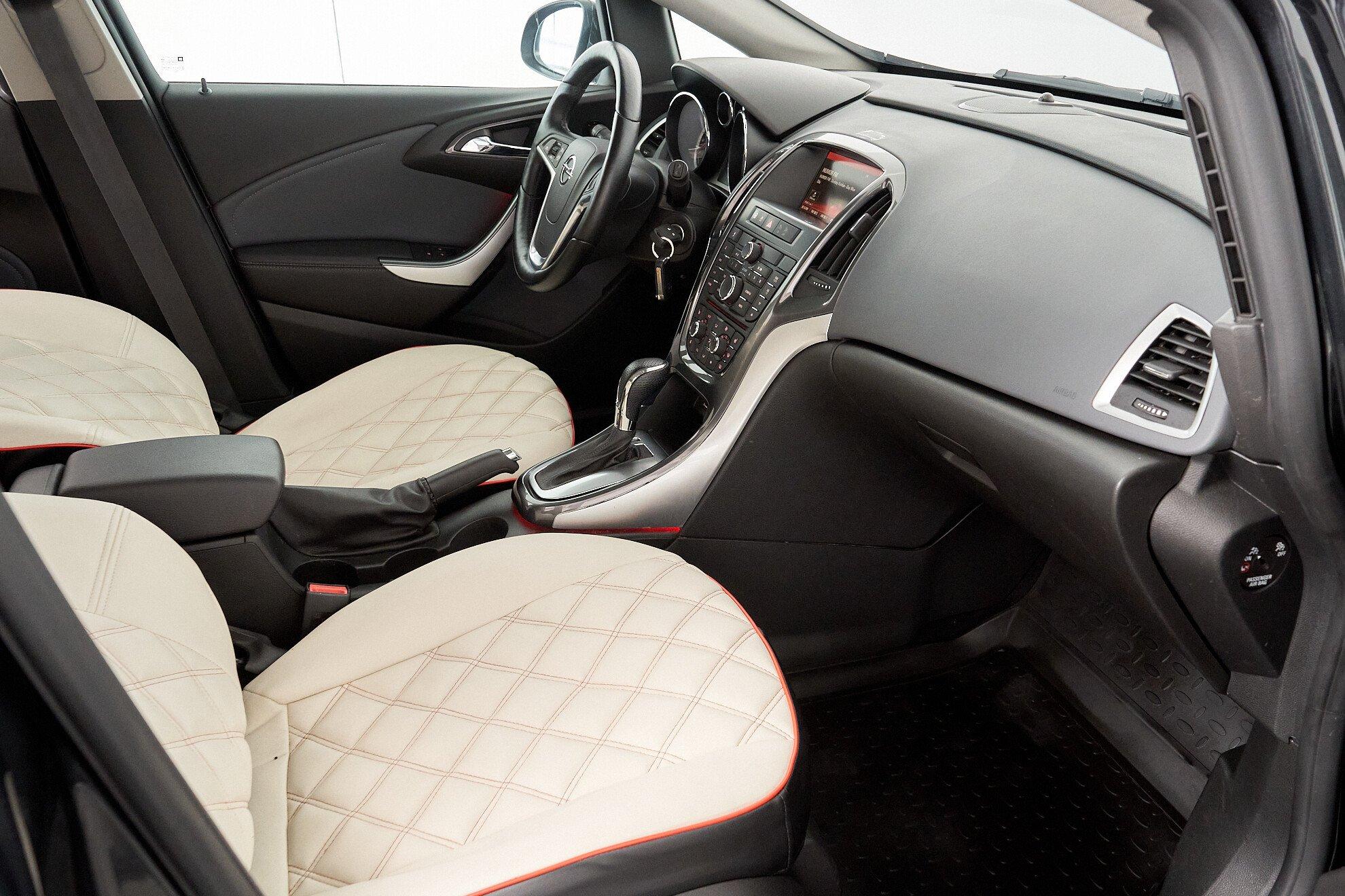 Opel Astra 2014, черный
