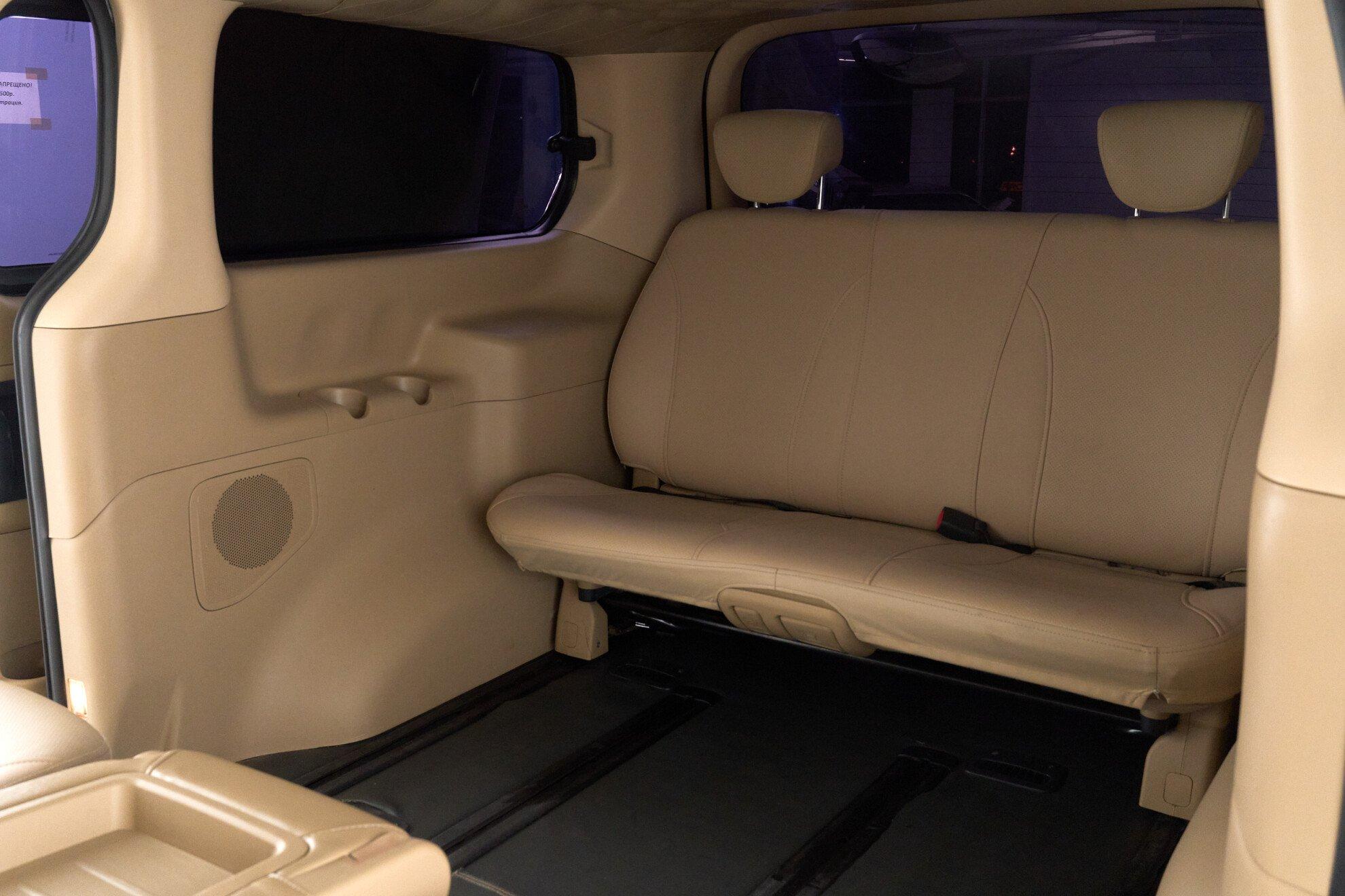 Hyundai Grand Starex 2012, серый