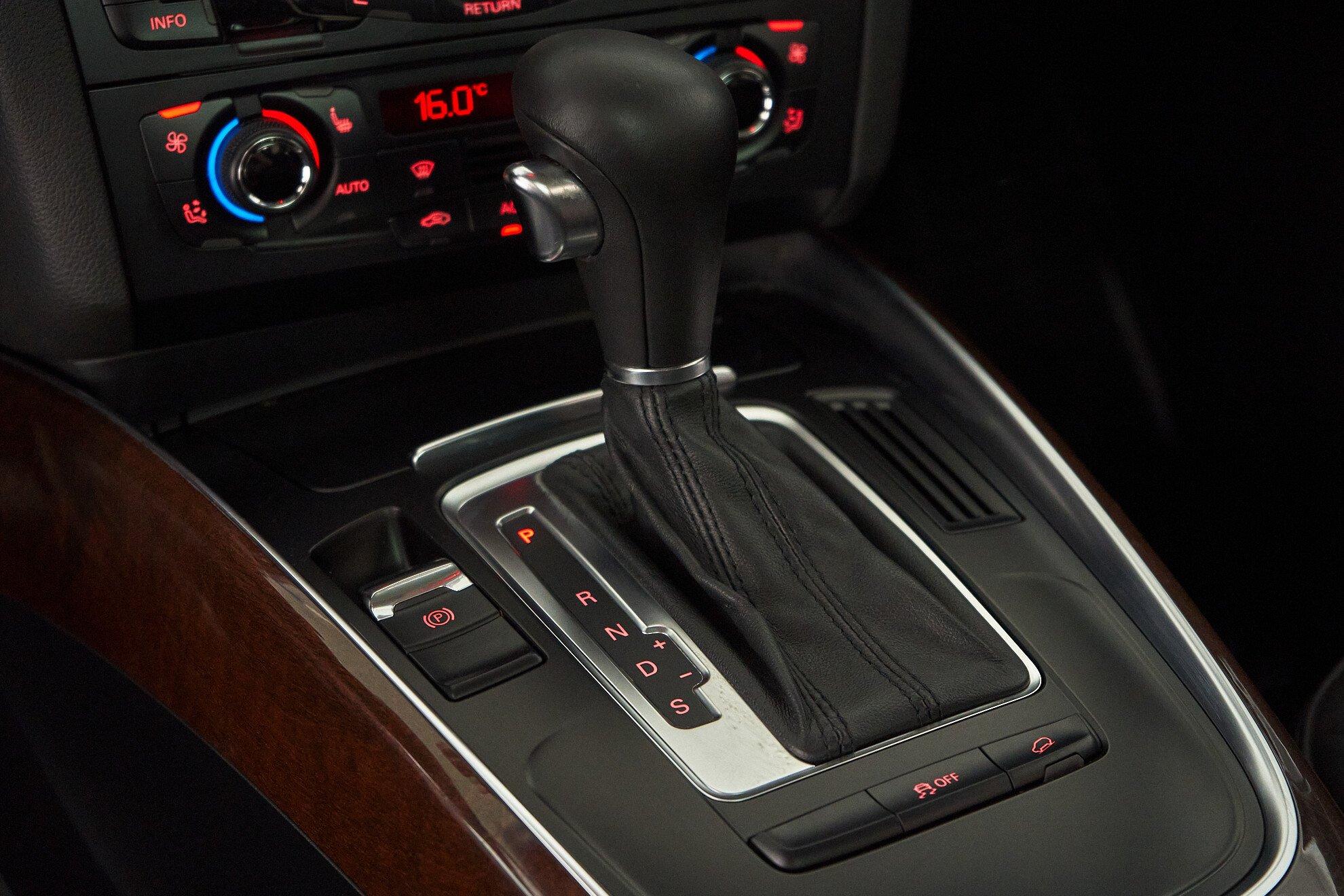 Audi Q5 2011, черный