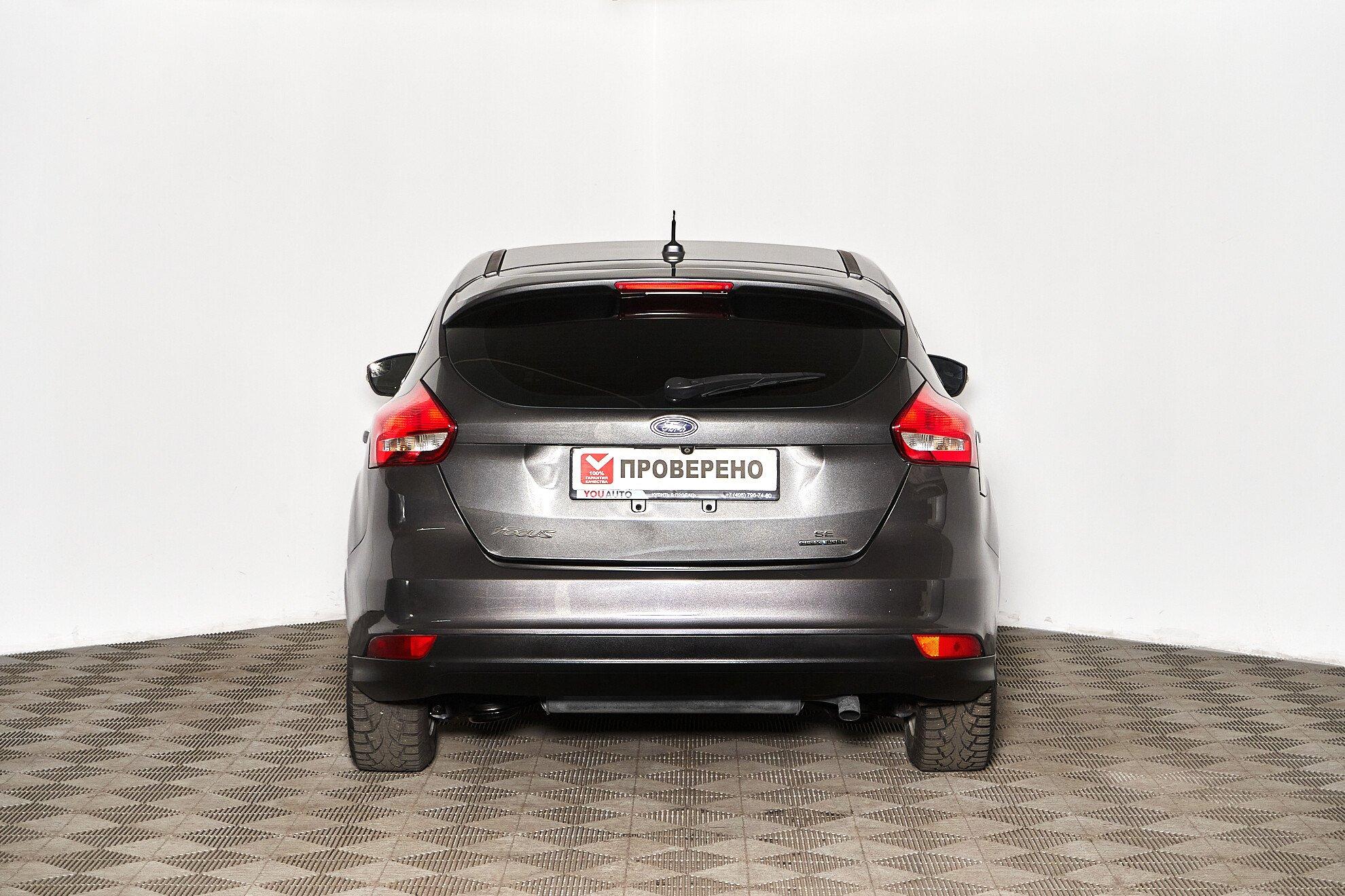 Ford Focus 2015, серый