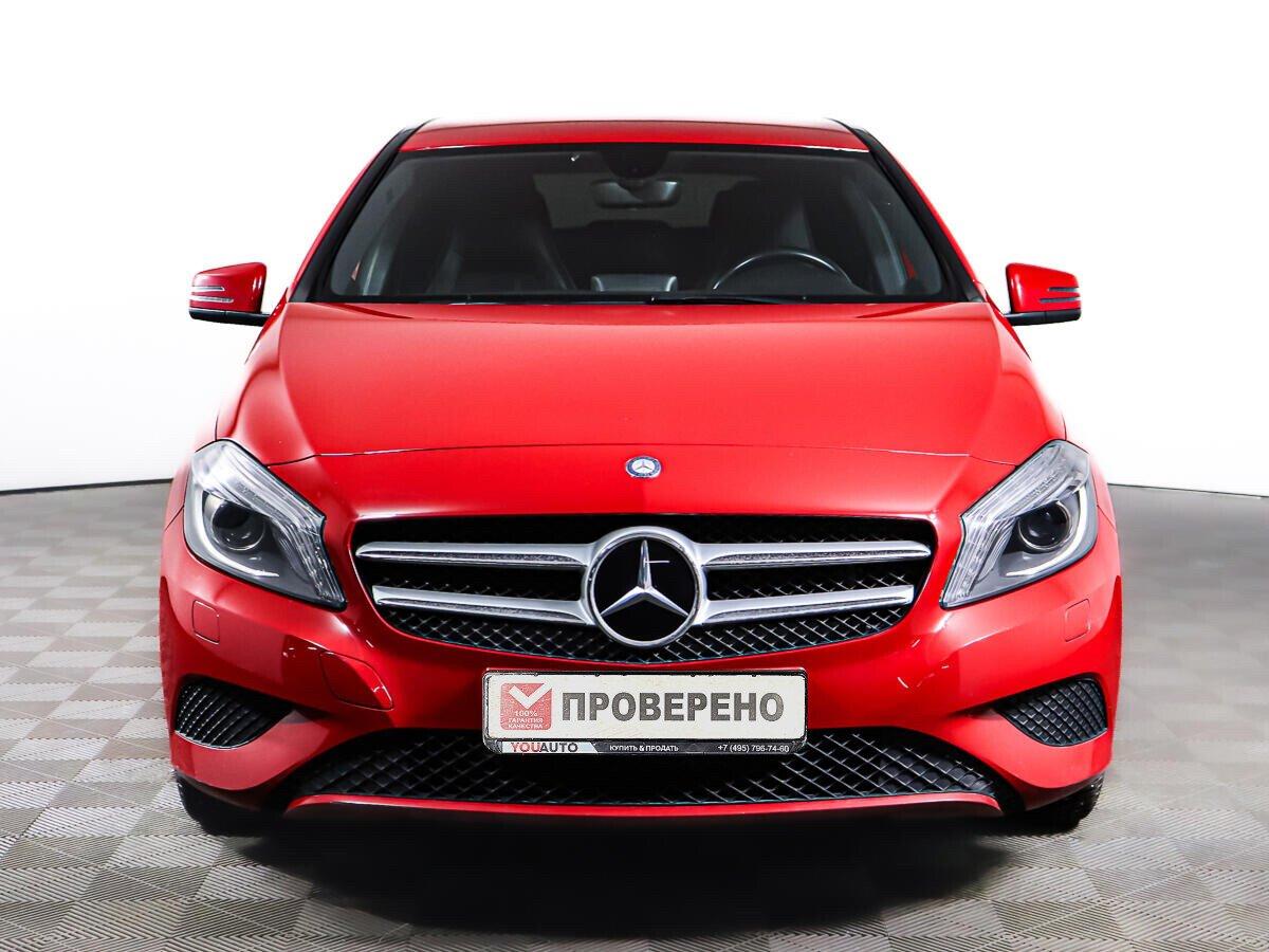 Mercedes-Benz A-Класс 2015, красный