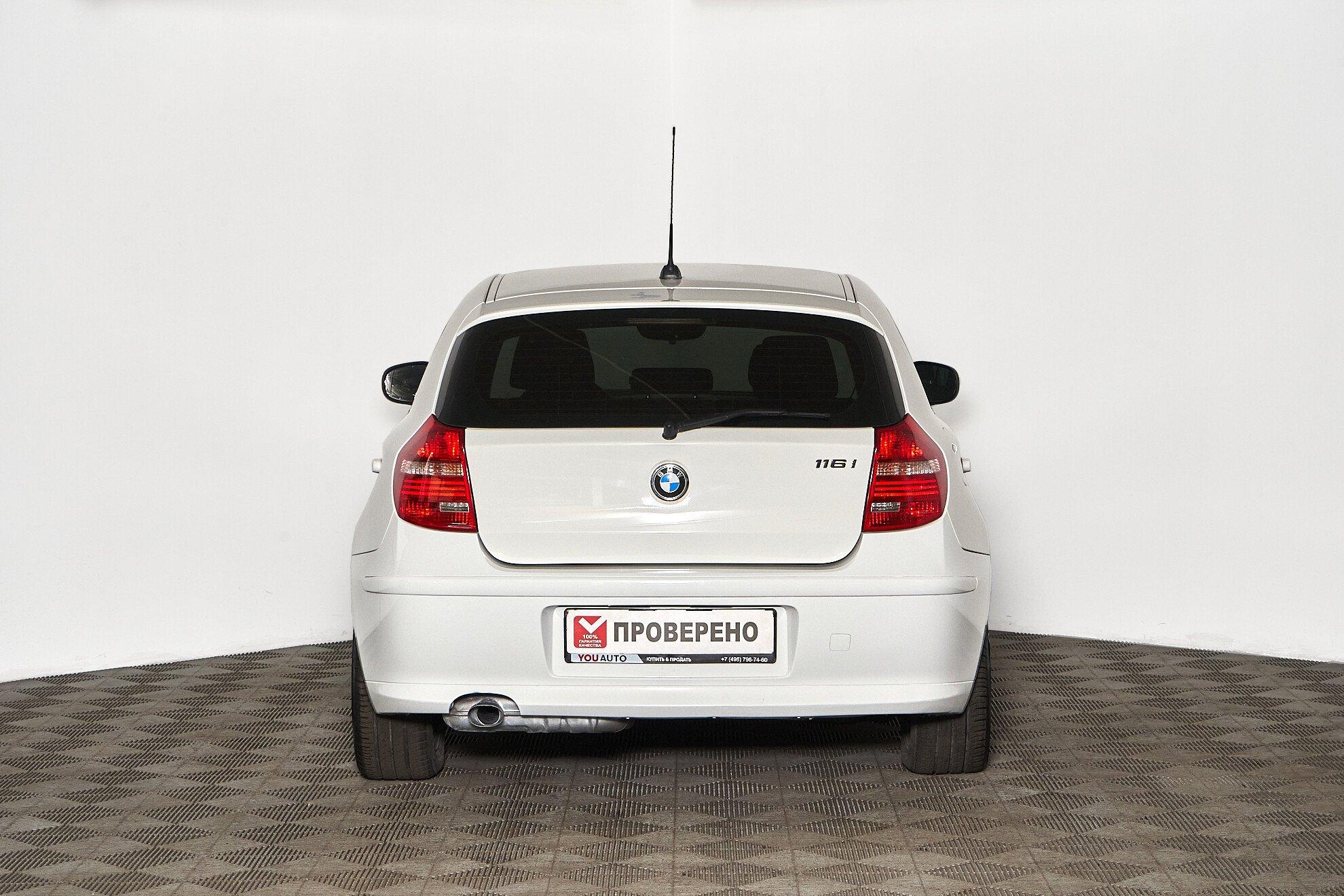 BMW 1 серии 2011, белый