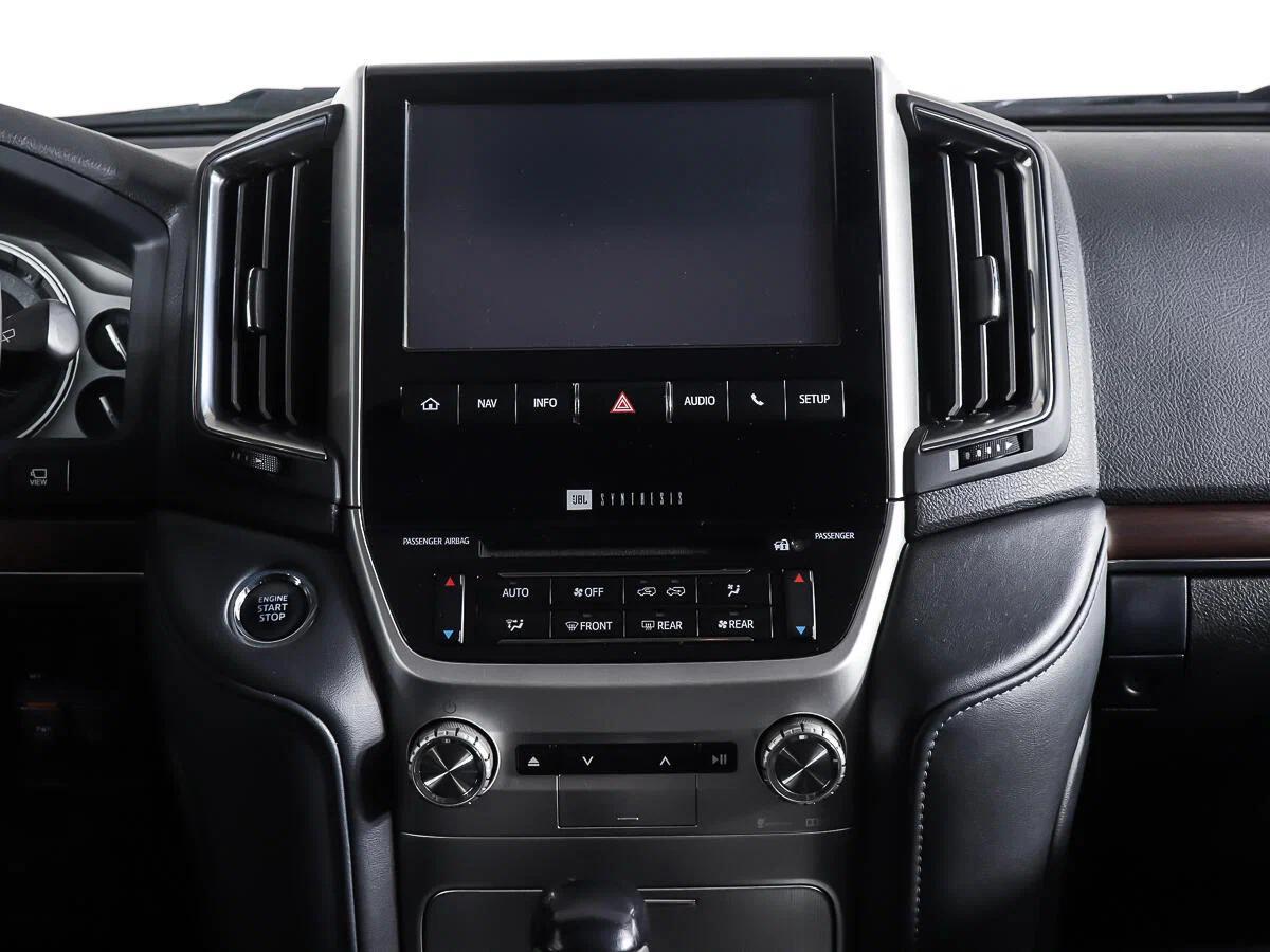 Toyota Land Cruiser 2016, черный
