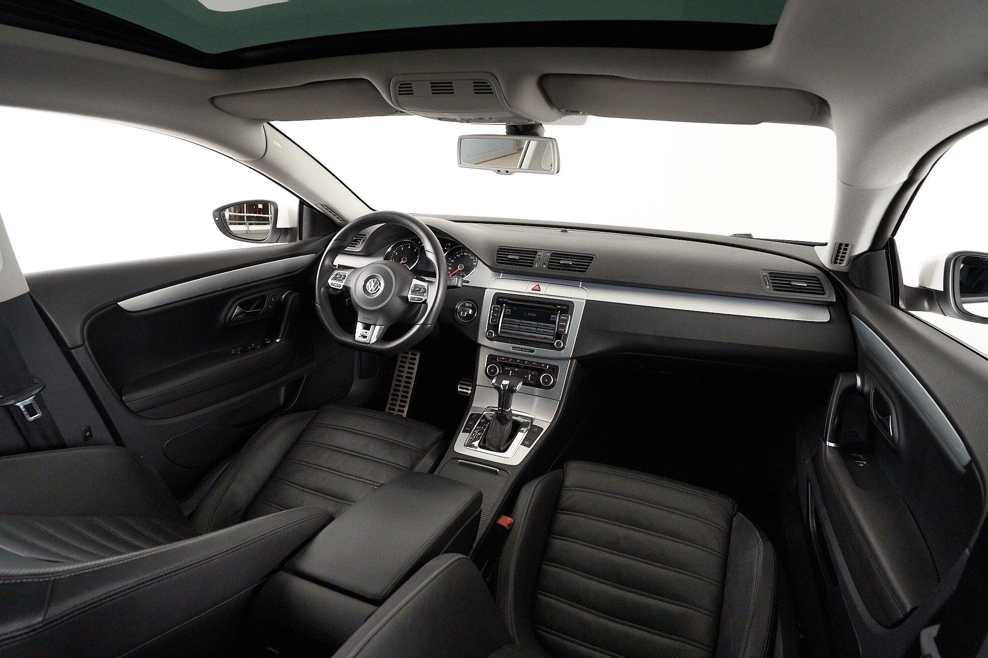 Volkswagen Passat CC 2010, белый