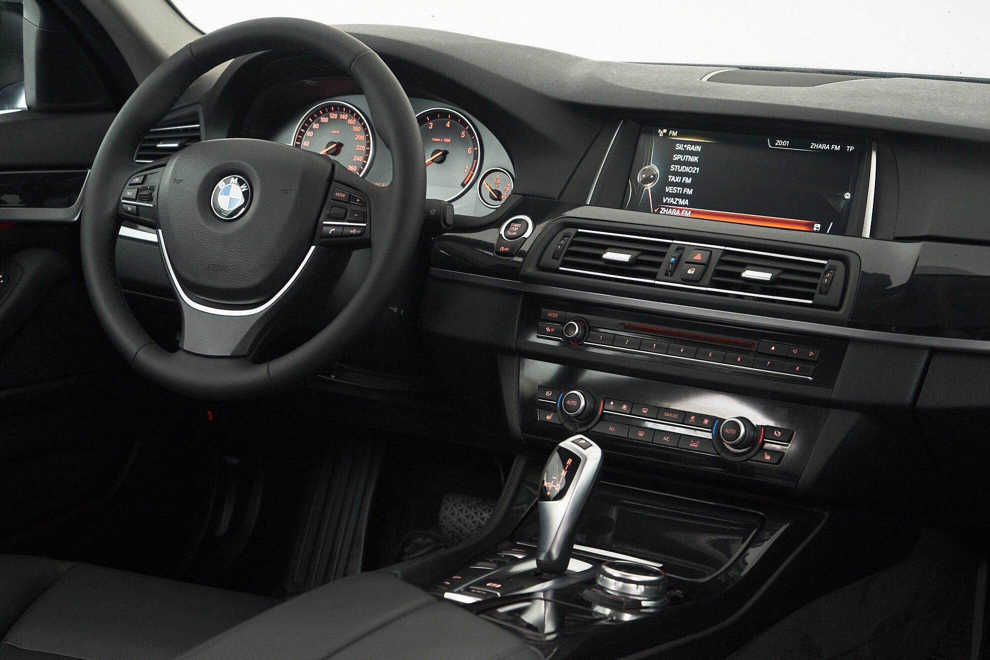 BMW 5 серии 2012, черный