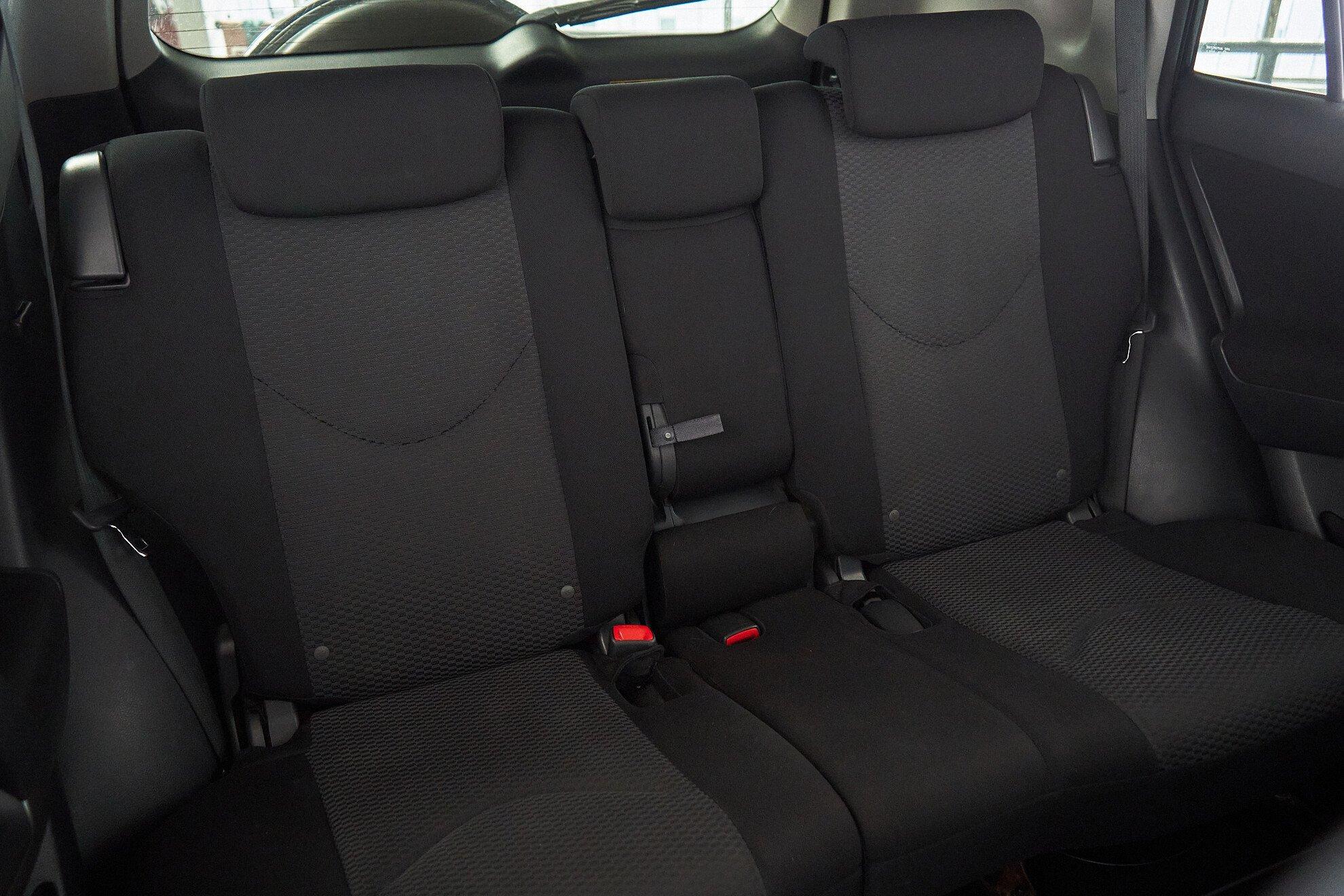 Toyota RAV4 2010, серый