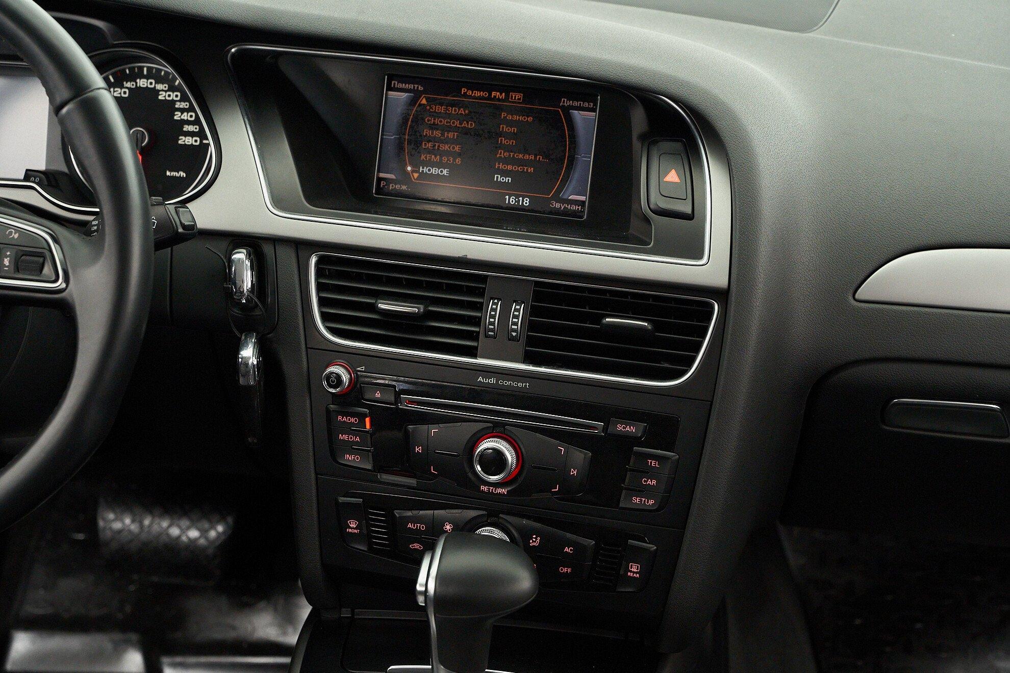 Audi A4 2012, белый