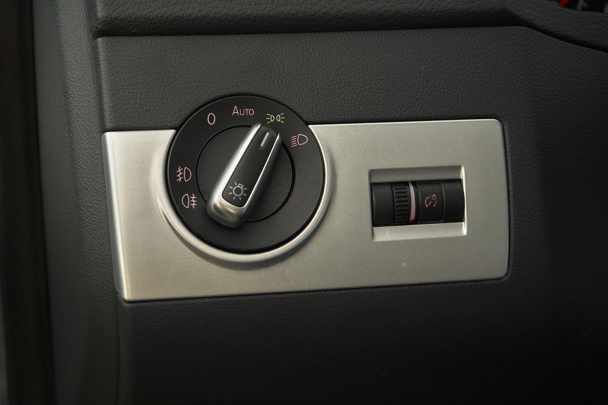 Volkswagen Multivan 2013, серебряный