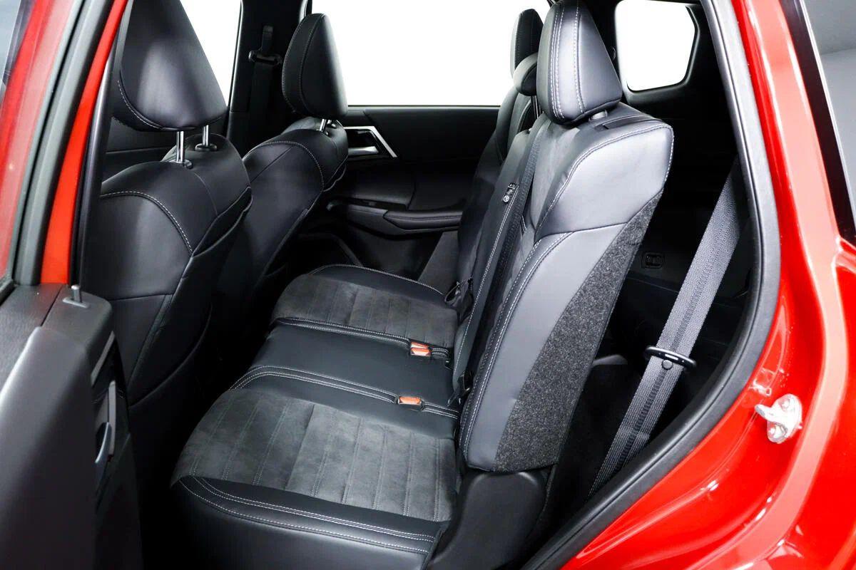 Mitsubishi Outlander 2023, красный