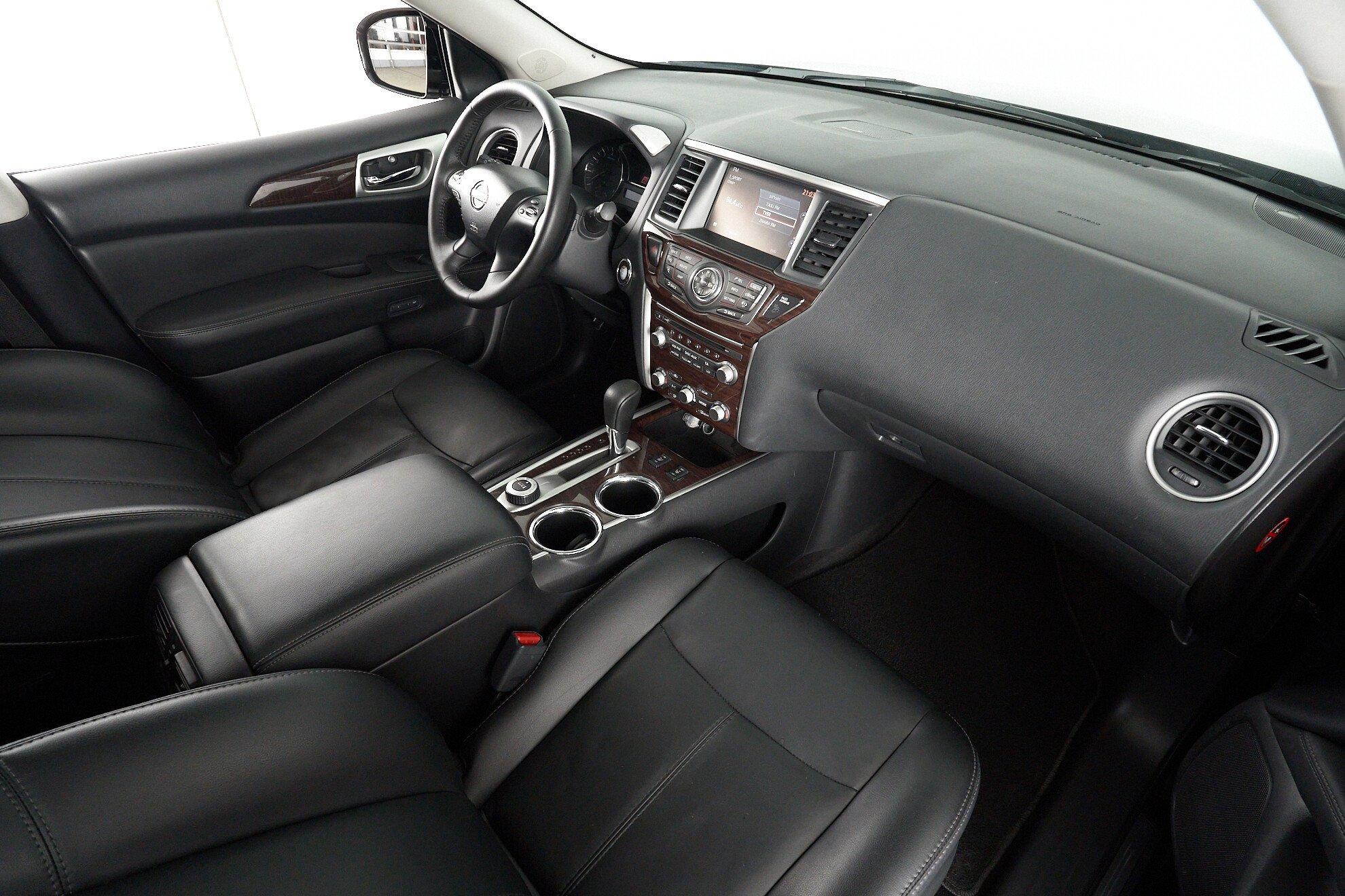 Nissan Pathfinder 2015, черный
