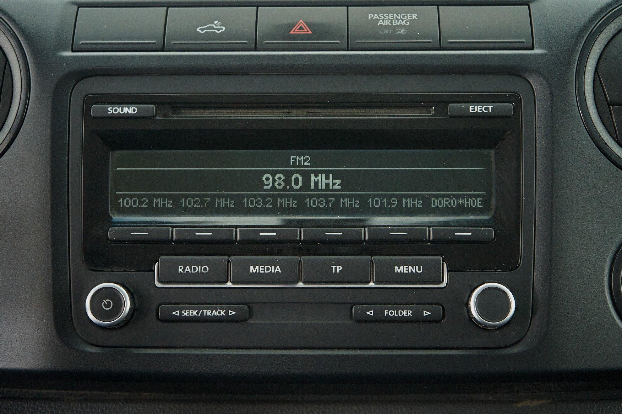 Volkswagen Amarok 2011, серый
